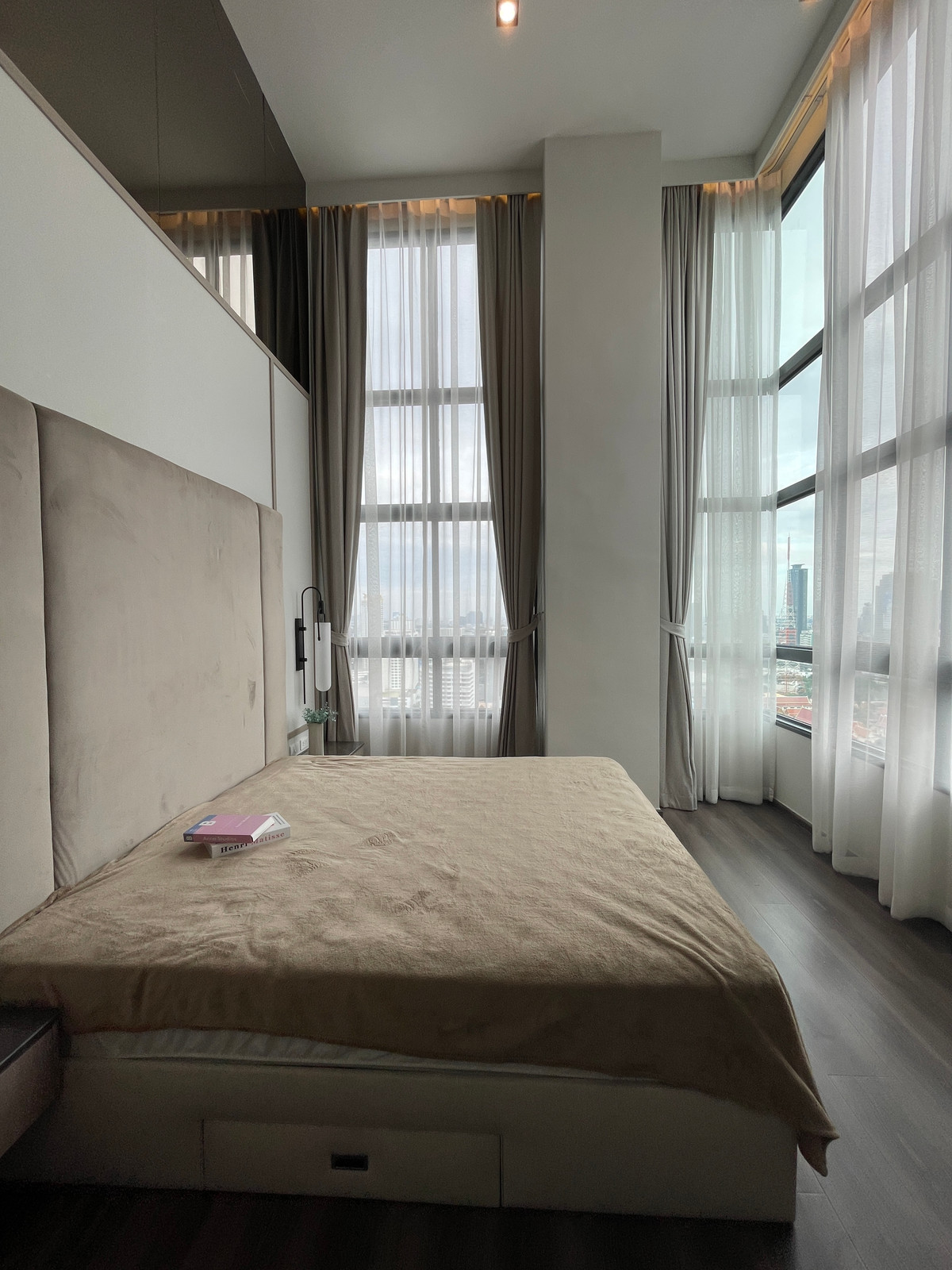 ขายคอนโดพระราม 9 เพชรบุรีตัดใหม่ RCA : ขายคอนโด IDEO พระราม 9 – อโศก | ห้องสวยชั้นสูง ราคาโปรสุดคุ้ม ใกล้ MRT พระราม 9 ฟังก์ชั่น 2 Bedroom Hybrid พร้อมเฟอร์ครบ เข้าอยู่ได้ทันที