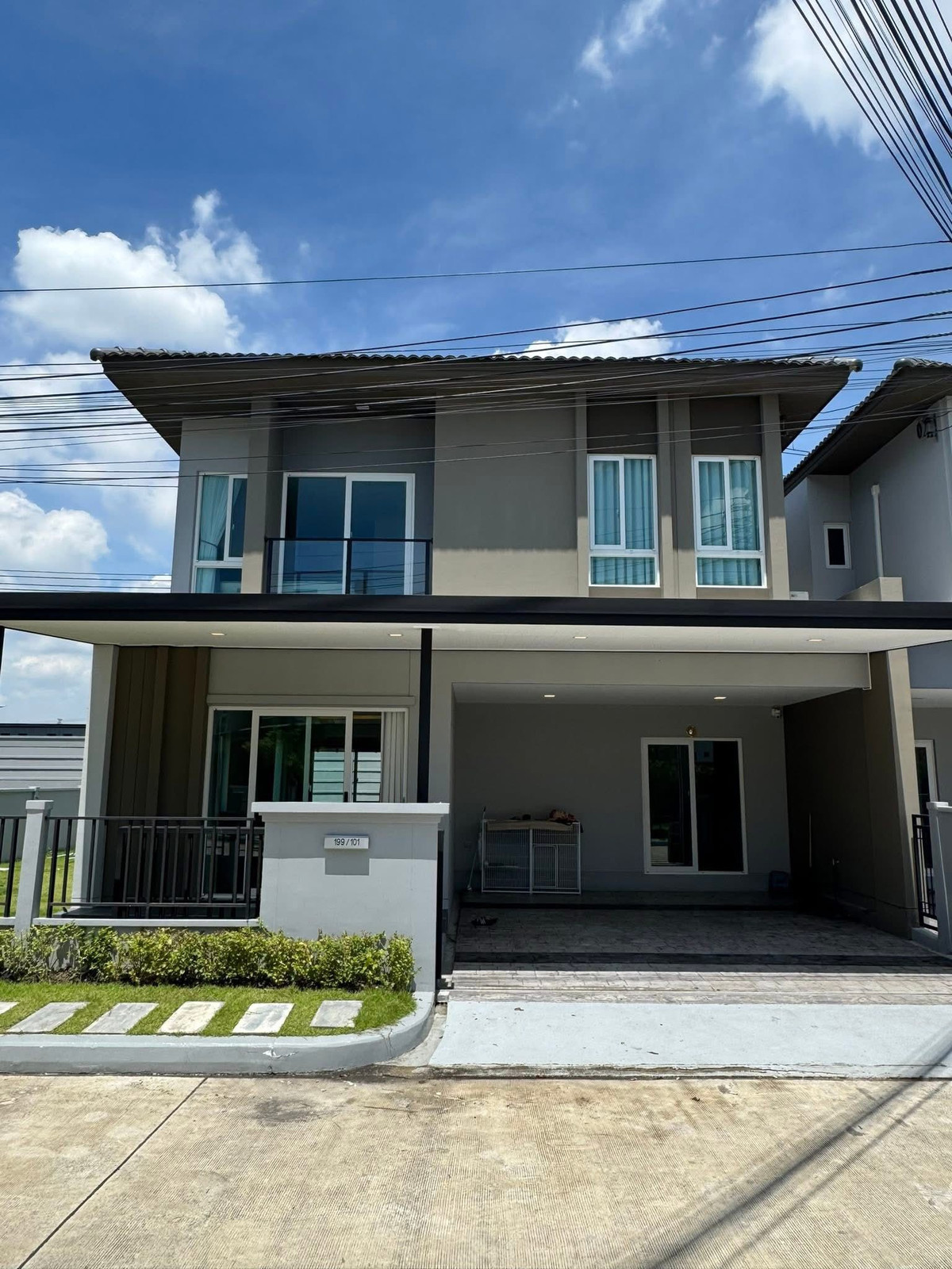 For RentHouseSamut Prakan,Samrong : 2-story detached house for rent Grand Pleno Mega Bangna project, air conditioned, fully furnished. There are 3 bedrooms, 3 bathrooms. Monthly rental price 53,000 baht