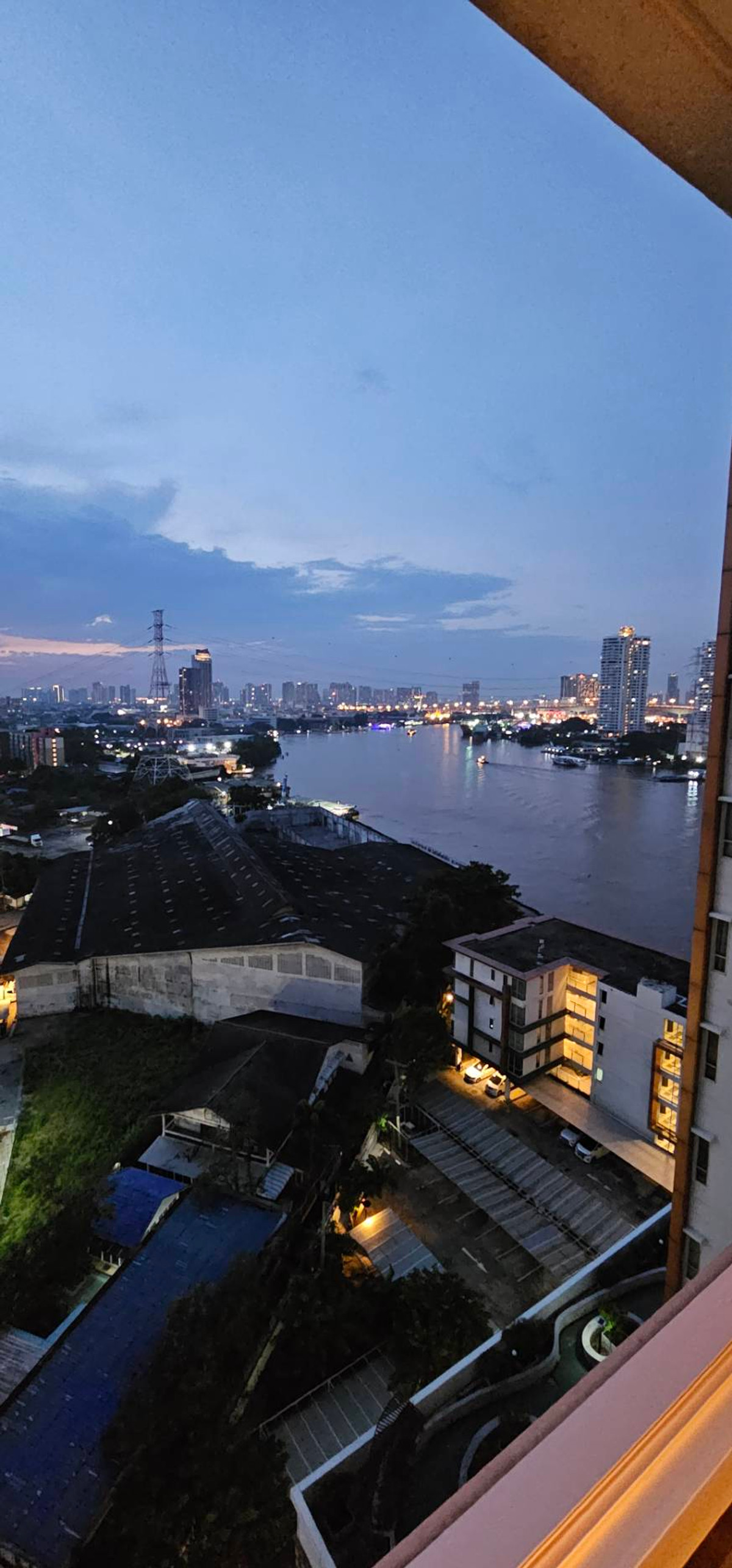 For RentCondoRathburana, Suksawat : 🏙✨ Newly renovated room! Full view of the river Ready to move in immediately, close to the expressway & BTS 🌊🚆 Ivy River Ratburana