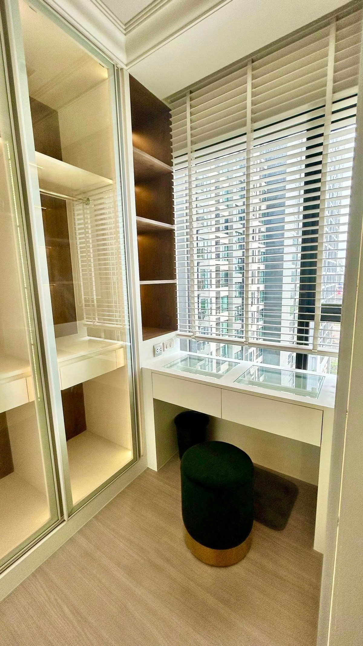 For SaleCondoRama9, Petchburi, RCA : Life Asoke - Rama 9 / 1 Bedroom (SALE WITH TENANT), Life Asoke - Rama 9 / 1 Bedroom (Sale with Tenant) TARN195