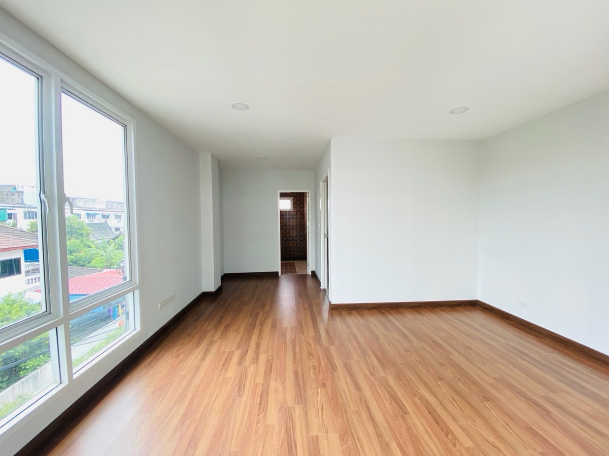 ให้เช่าทาวน์โฮมบางนา แบริ่ง ลาซาล : ซอยลาซาล24-แบริ่ง13 ให้เช่า ทาวน์โฮม 3.5 ชั้น 3จอดรถ 2ห้องนอน 3ห้องน้ำ