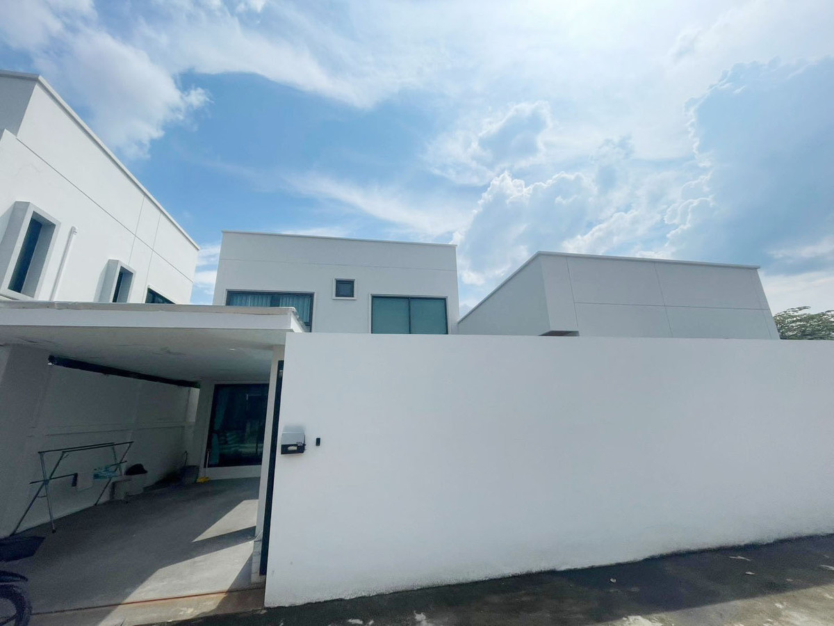 Pool Villa ให้เช่าเดือนละ 35,000 บาท ใกล้โรงเรียนคริสเตียนเยอรมันเชียงใหม่ No.15H785 Loading...