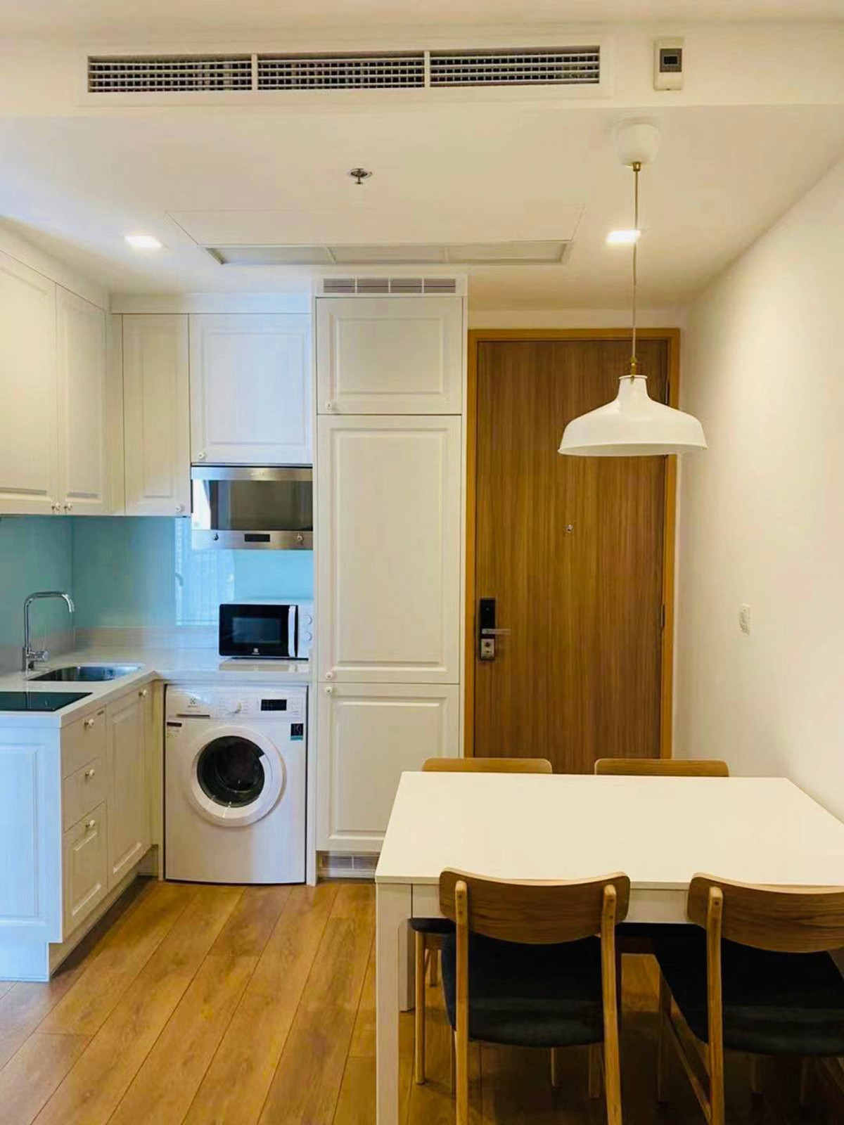For rent! Con Noble BE-33 ติดต่อ 086-445-5124 Loading...