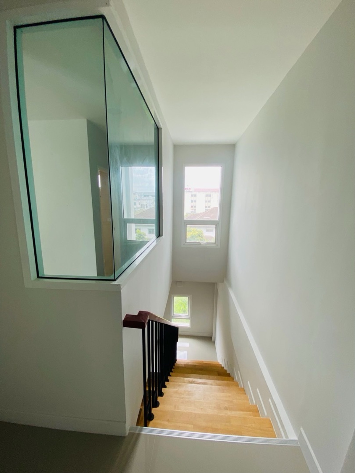 ให้เช่าทาวน์โฮมบางนา แบริ่ง ลาซาล : ซอยลาซาล24-แบริ่ง13 ให้เช่า ทาวน์โฮม 3.5 ชั้น 3จอดรถ 2ห้องนอน 3ห้องน้ำ