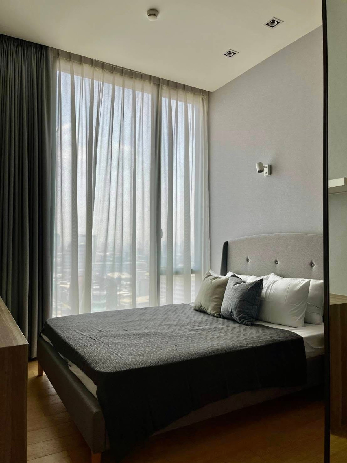 For SaleCondoWitthayu, Chidlom, Langsuan, Ploenchit : Condo 28 Chidlom, convenient travel, near BTS, there is a shuttle, beautiful room, fully furnished. Selling with tenant!!