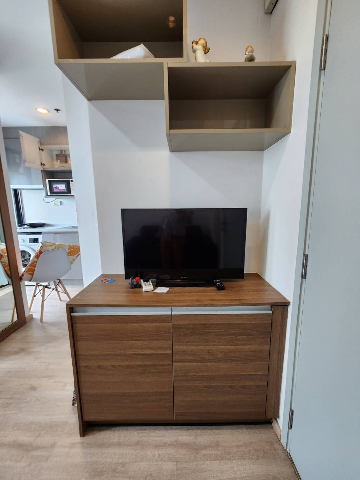 For rent, very cheap, Ideo Sathorn Thapra (Ideo Sathorn Thapra), next to BTS Pho Nimit, 300 meters, fully furnished + washing machine, 8,500 baht. Loading...