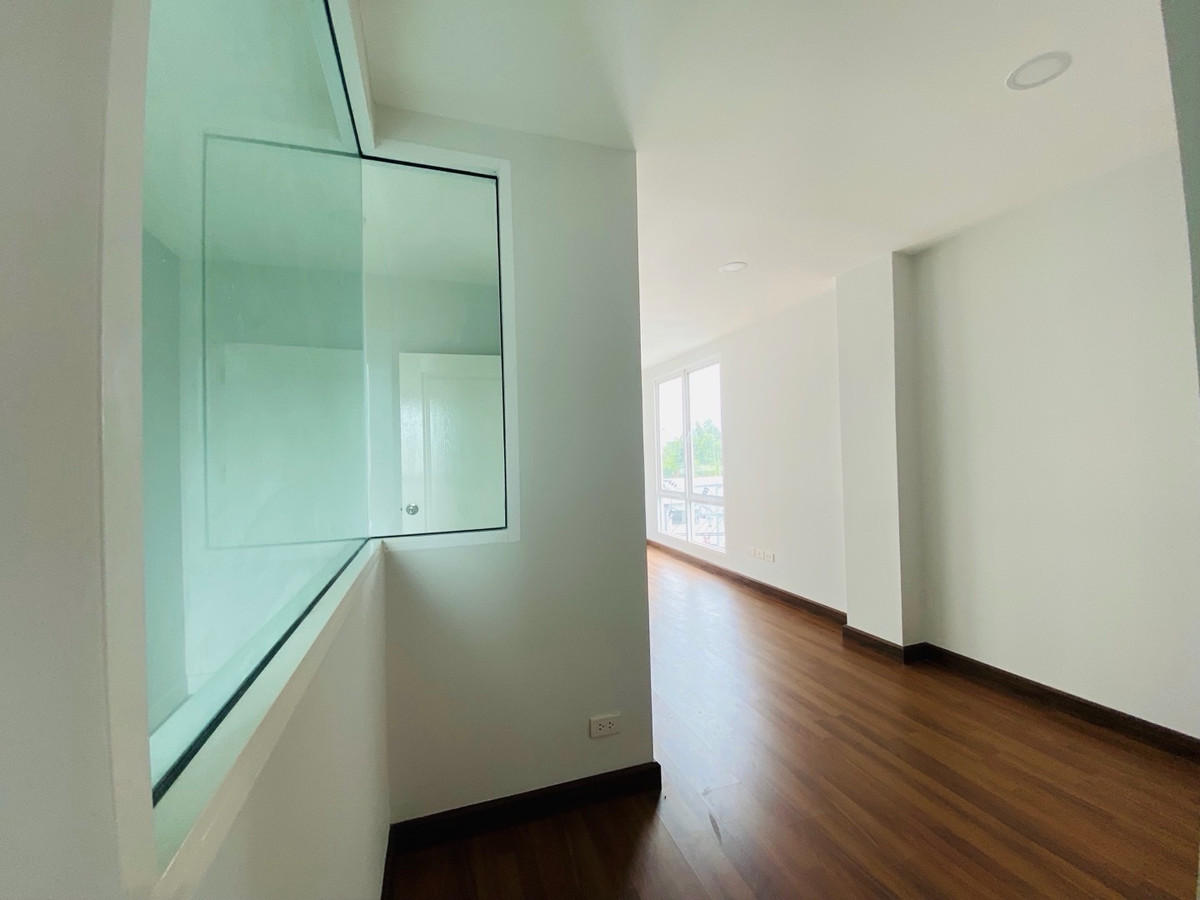 ให้เช่าทาวน์โฮมบางนา แบริ่ง ลาซาล : ซอยลาซาล24-แบริ่ง13 ให้เช่า ทาวน์โฮม 3.5 ชั้น 3จอดรถ 2ห้องนอน 3ห้องน้ำ