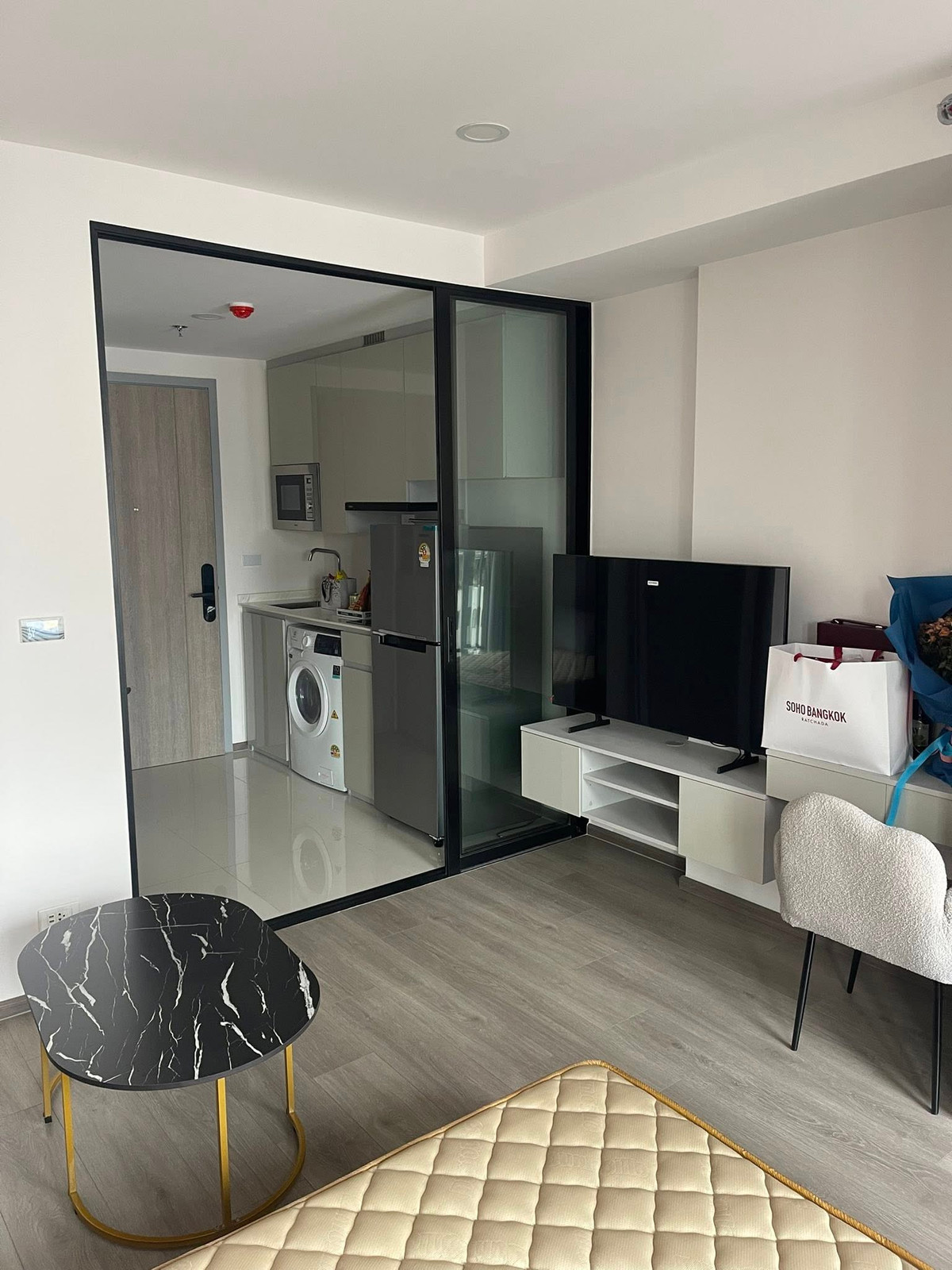 For RentCondoRatchadapisek, Huaikwang, Suttisan : Rent-Soho bangkok ratchada 7th floor Simplex 26 sq m.