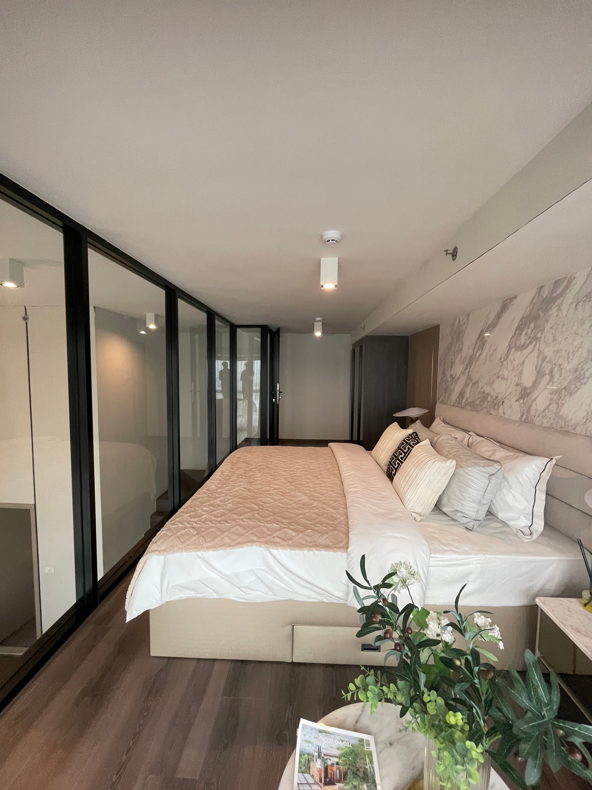 ขายคอนโดพระราม 9 เพชรบุรีตัดใหม่ RCA : ขายคอนโด IDEO พระราม 9 – อโศก | ห้องสวยชั้นสูง ราคาโปรสุดคุ้ม ใกล้ MRT พระราม 9 ฟังก์ชั่น 2 Bedroom Hybrid พร้อมเฟอร์ครบ เข้าอยู่ได้ทันที