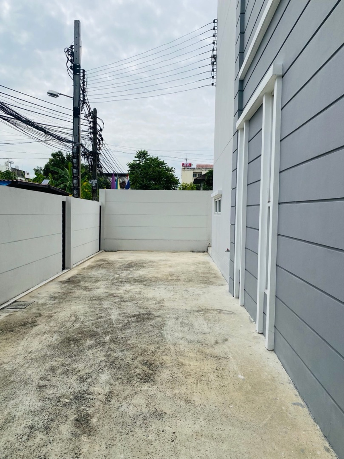 ให้เช่าทาวน์โฮมบางนา แบริ่ง ลาซาล : ซอยลาซาล24-แบริ่ง13 ให้เช่า ทาวน์โฮม 3.5 ชั้น 3จอดรถ 2ห้องนอน 3ห้องน้ำ