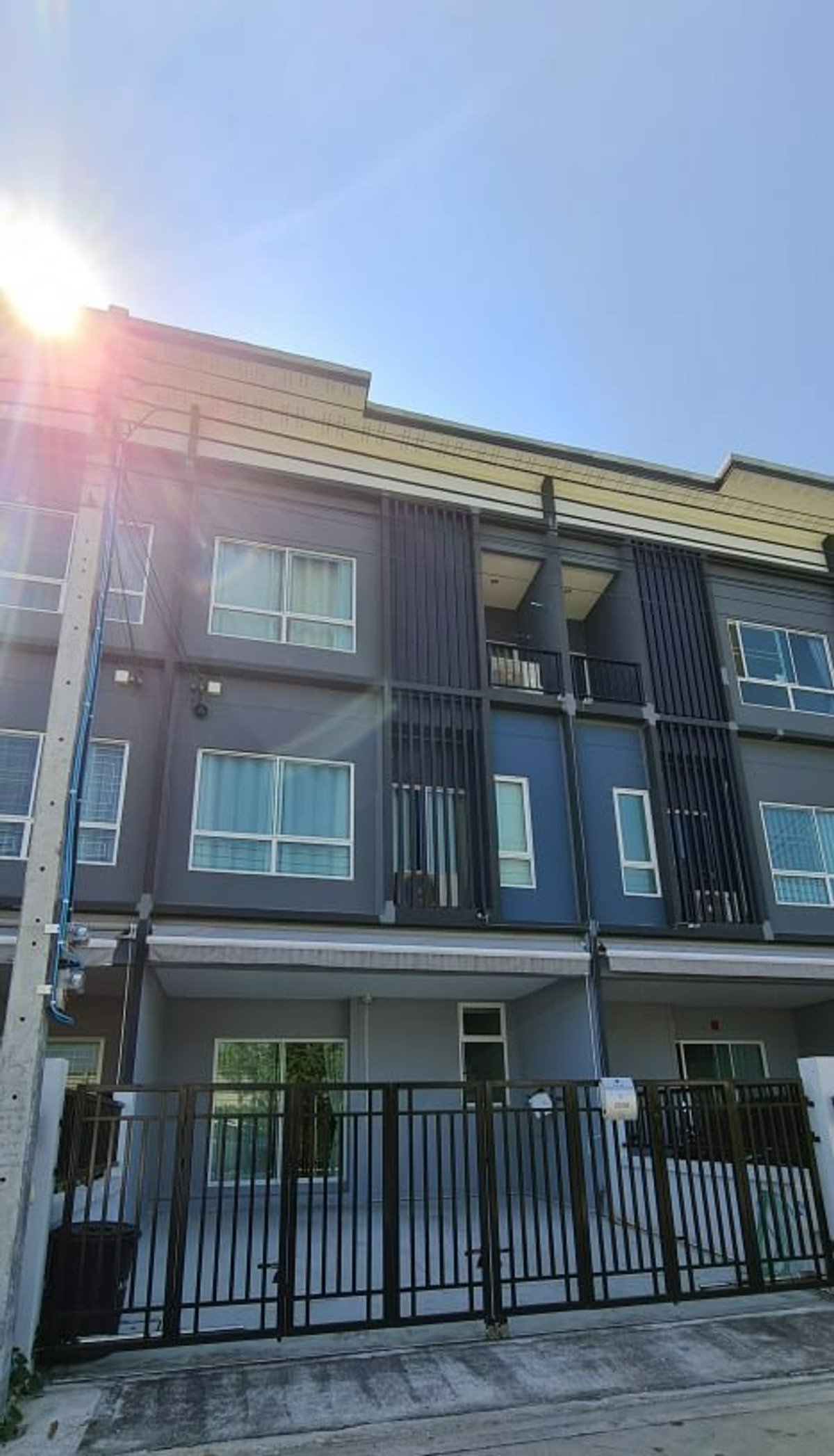 For SaleTownhomeLadkrabang, Suwannaphum Airport : Sammakorn Avenue Suwannaphum / 4 Bedrooms (SALE WITH TENANT) BZD014