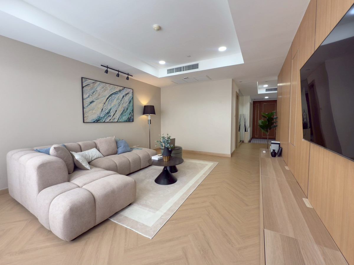❖ Nice Decoration ❖ 15+ Floor, Size 90.15 sq.m. | 2 Bedrooms 2 Bathrooms | City view, Private lift, Fully furnished | Near BTS Thonglor 1 minute Loading...