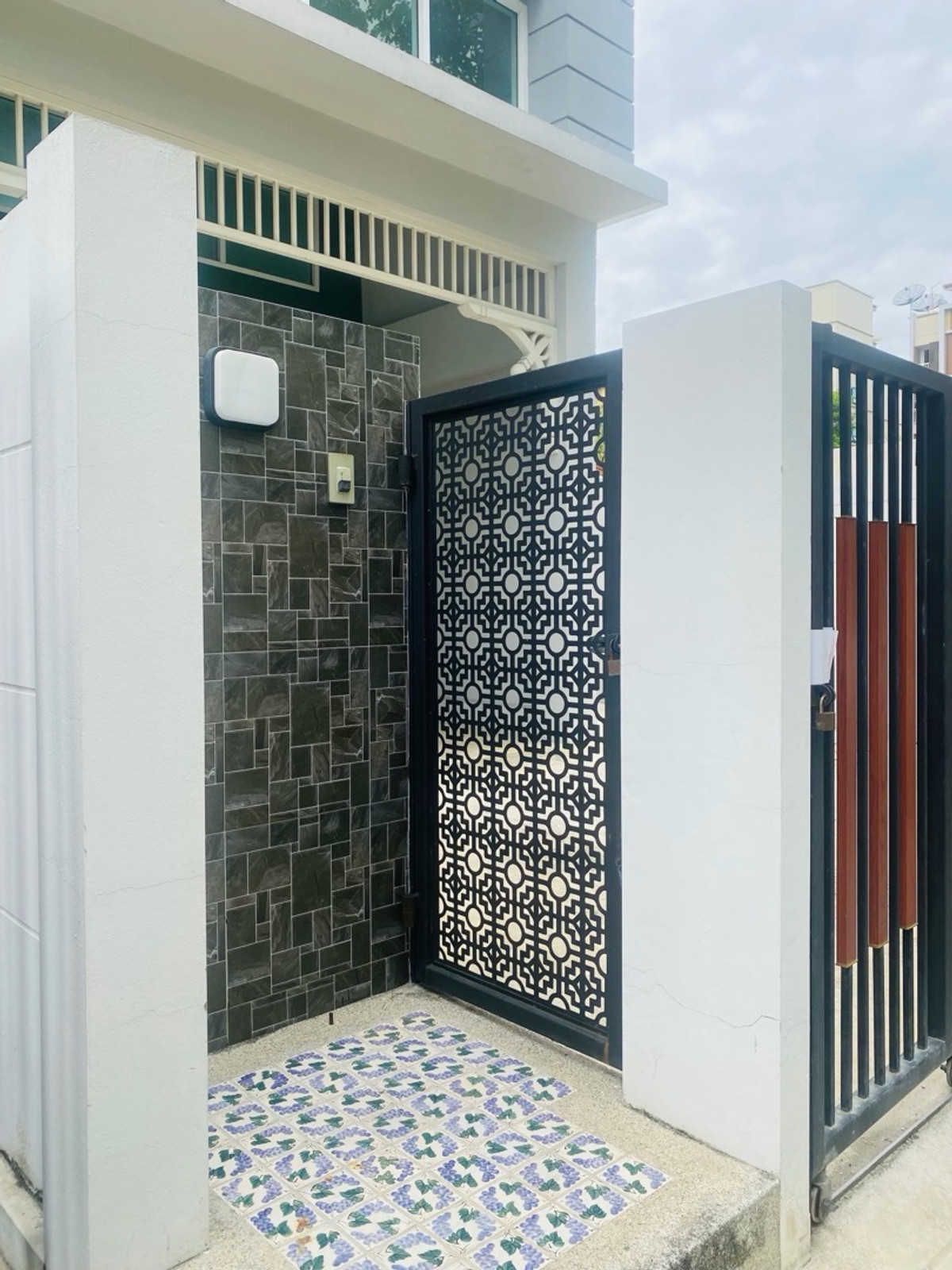 ให้เช่าทาวน์โฮมบางนา แบริ่ง ลาซาล : ซอยลาซาล24-แบริ่ง13 ให้เช่า ทาวน์โฮม 3.5 ชั้น 3จอดรถ 2ห้องนอน 3ห้องน้ำ