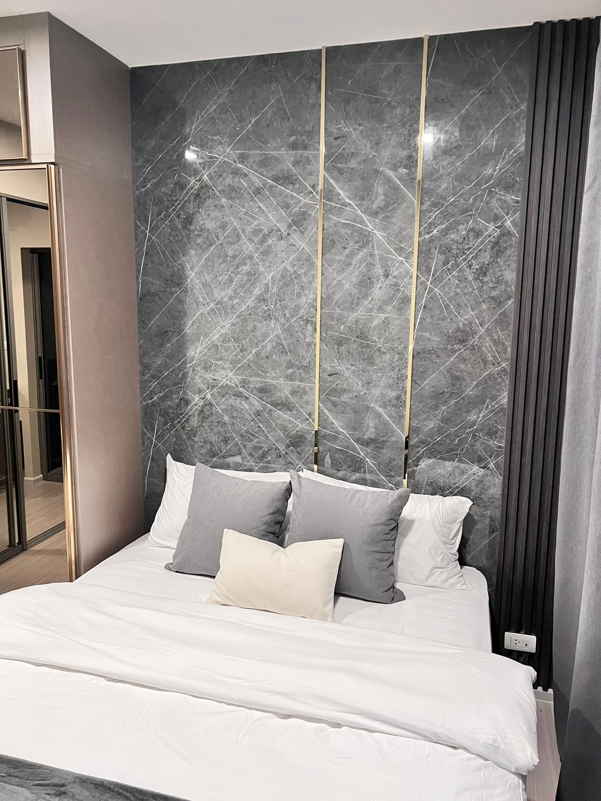 ให้เช่า QUINTARA PHUME SUKHUMVIT 39 1 ห้องนอน 1 ห้องน้ำ 31 ตร.ม. 17,000 บาท Loading...