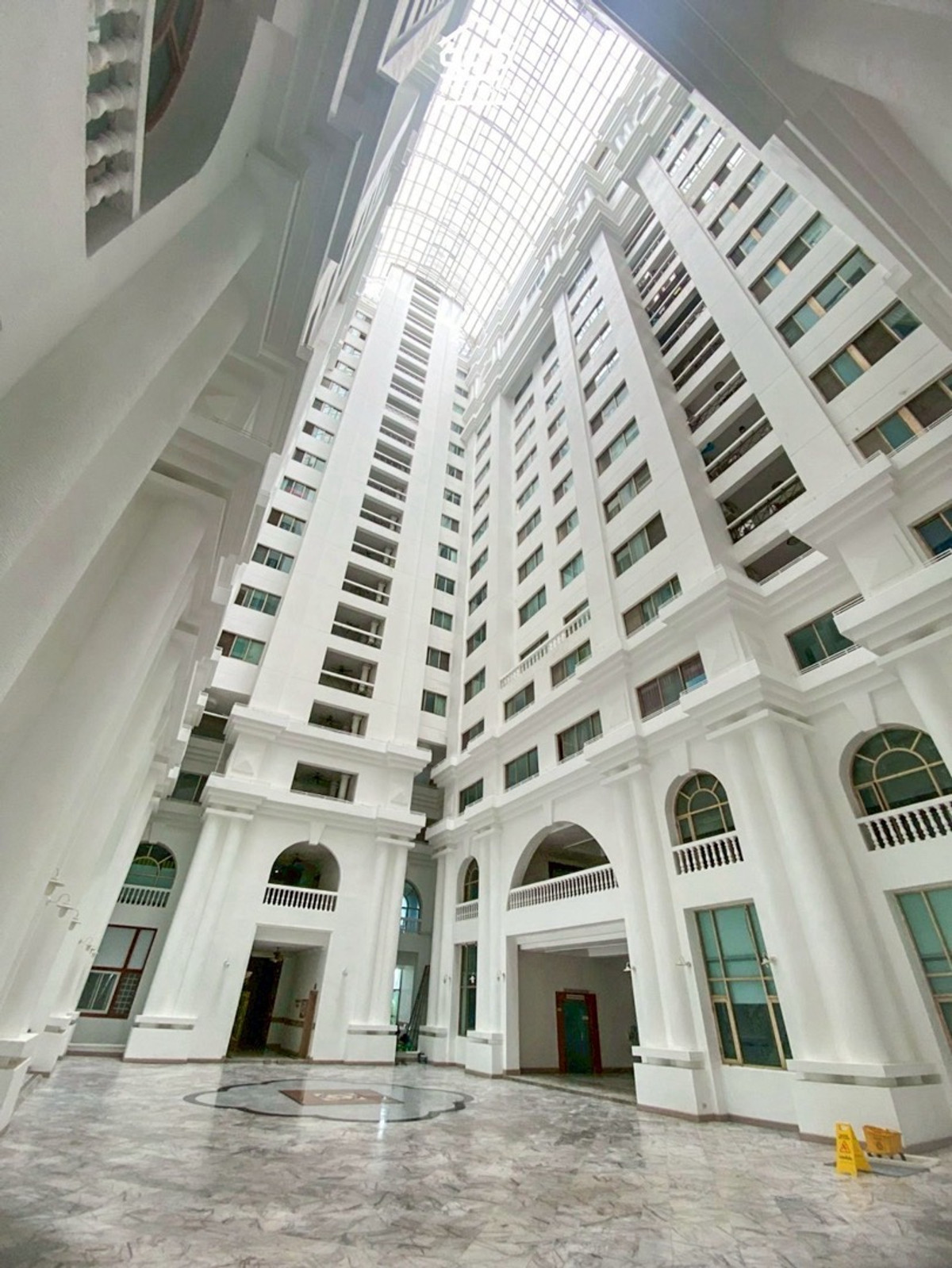 วิวสนามบิน คอนโด รอยัล คาสเทิล พัฒนาการ 30 (Royal Castle Pattanakarn 30) คอนโดห้องใหญ่ ระเบียงกว้าง ใกล้เมือง Loading...