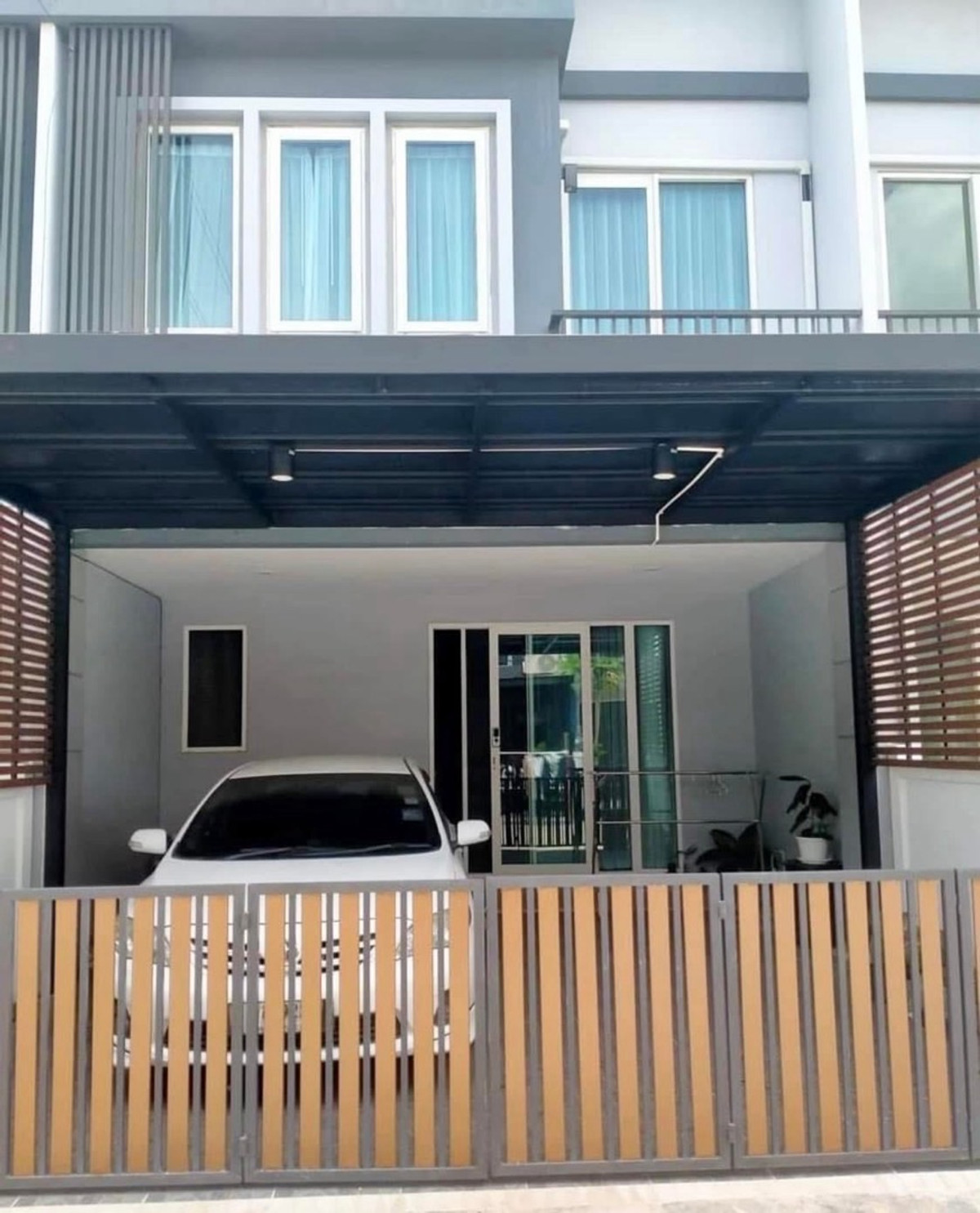 For RentTownhomeNonthaburi, Bang Yai, Bangbuathong : Townhome for rent, Chuan Chuen Town Kaeo In-Bang Yai, 4 bedrooms, 2 parking spaces, near Central Westgate, pets welcome.