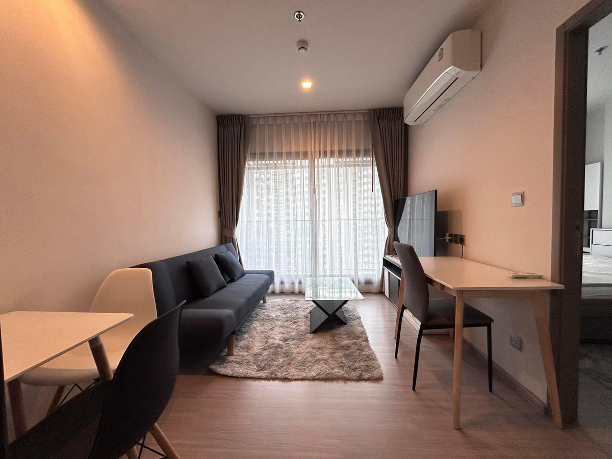 For RentCondoRama9, Petchburi, RCA : Condo for rent in the heart of a new business area, easy access to Sukhumvit, Asoke, Life Asoke Hype, 35th floor, high floor, beautiful view, no noise 0896620022
