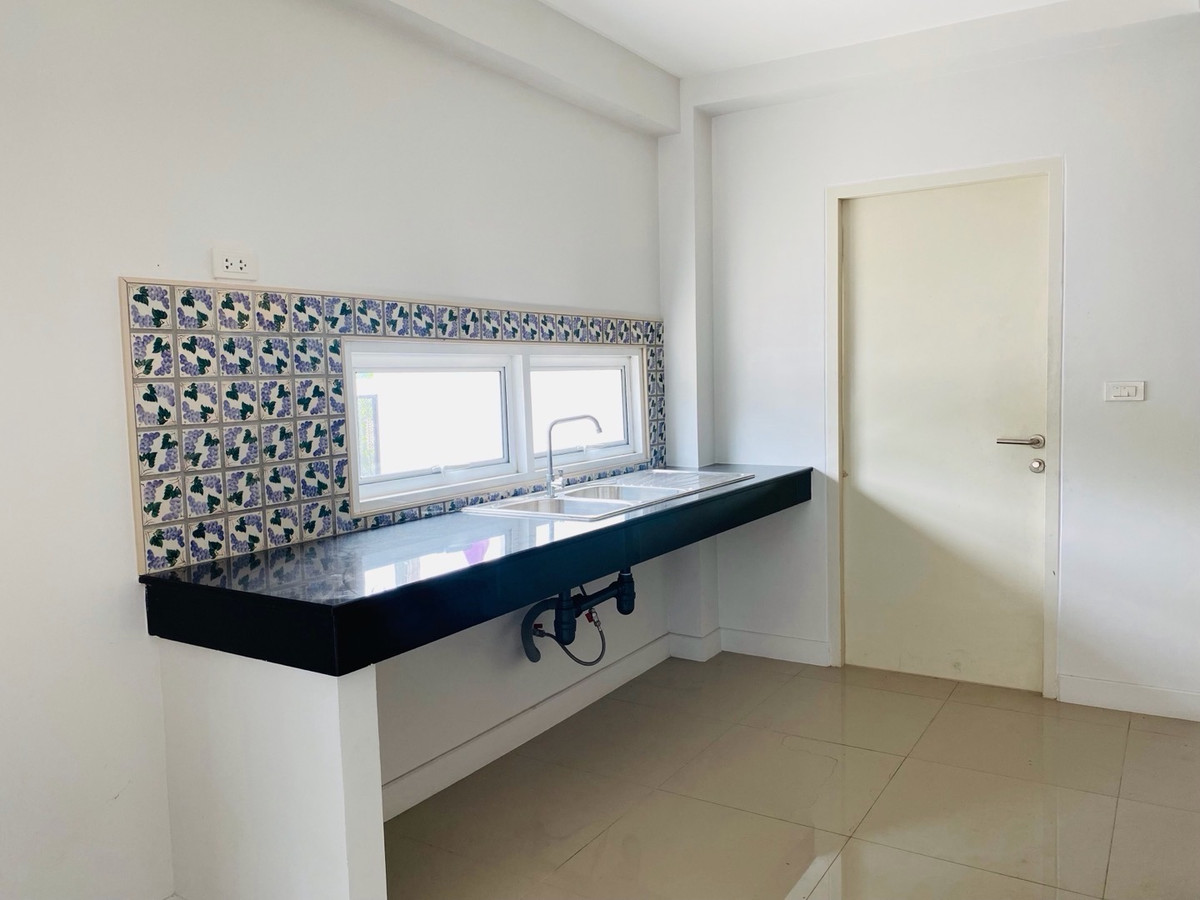 ให้เช่าทาวน์โฮมบางนา แบริ่ง ลาซาล : ซอยลาซาล24-แบริ่ง13 ให้เช่า ทาวน์โฮม 3.5 ชั้น 3จอดรถ 2ห้องนอน 3ห้องน้ำ