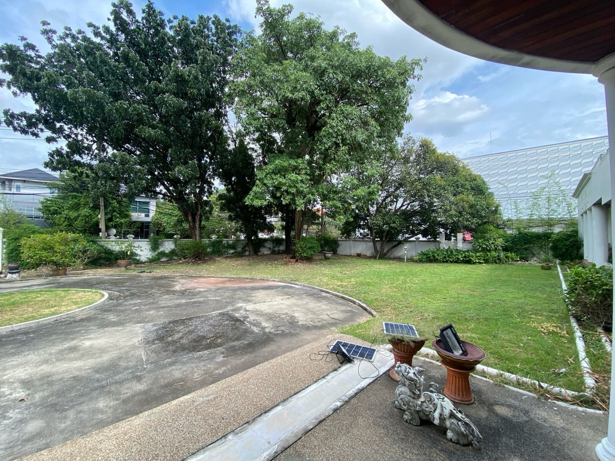 บ้านพร้อมที่ดิน ทาวน์อินทาวน์ แปลงสวย 496 ตรว. 🏡 Loading...