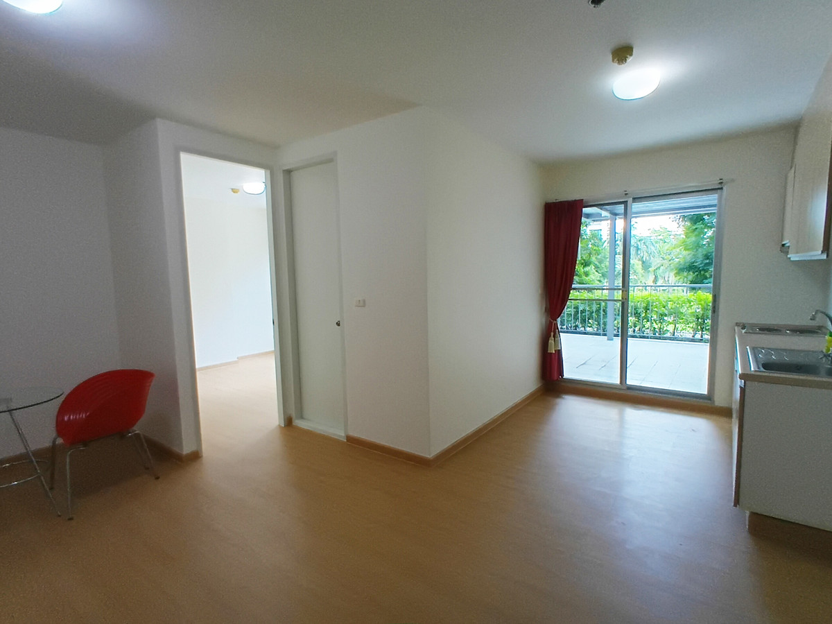For SaleCondoPattanakan, Srinakarin : Rare unit for sale! Condo The Parkland Srinakarin 69.46 sq m. (2nd floor) with private garden balcony 28 sq m. Like a house but at a condo price!