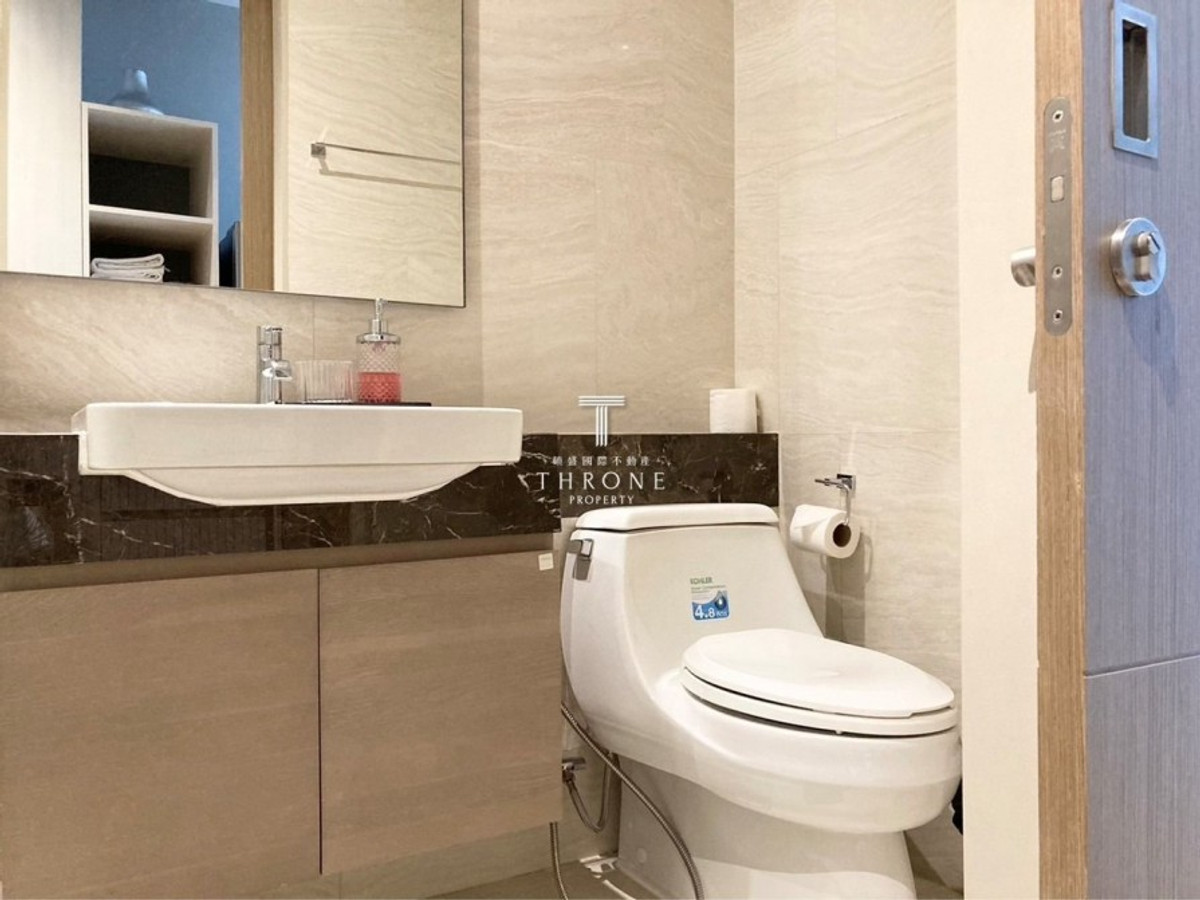 For Rent ✨️: The Esse at Singha Complex  (1 bed) 48 sq.m. 42,000 THB Tel. 092-423-5675 Cate Loading...