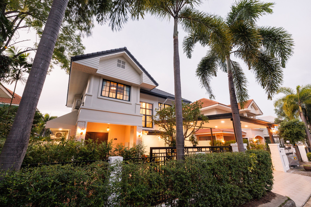 บ้านเดี่ยว พิมุกต์ 4 - บ้านสวยรีโนเวทใหม่ทั้งหลัง สภาพเหมือนบ้านใหม่ ติด “ถนนวงแหวนรอบ 2” ตรงข้าม โฮมสุขภัณฑ์ ทำเล หลัง ม.พายัพ – ใกล้ Central Festival Loading...