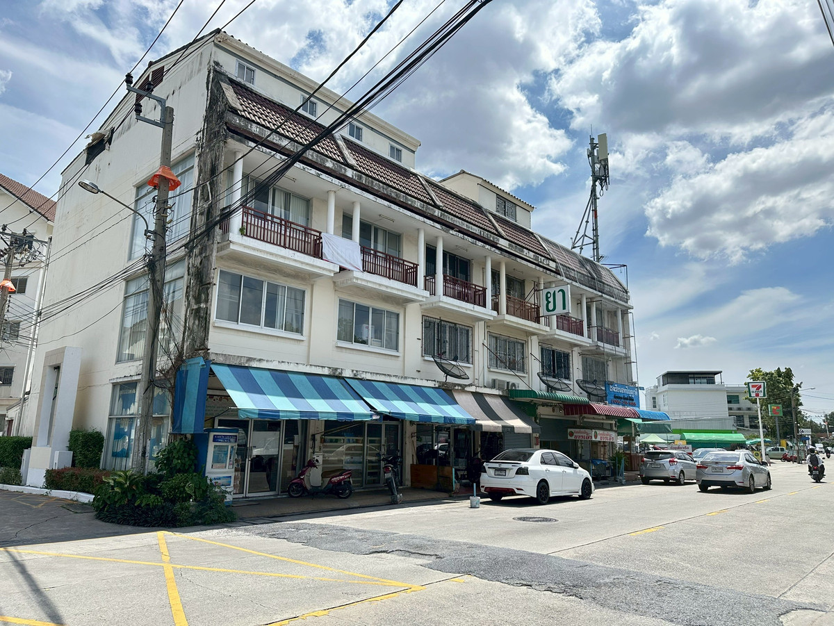 Commercial building for sale, corner unit, 2 units, Thipawan Village, Thepharak, near BTS Thipawan, only 600 meters! Loading...