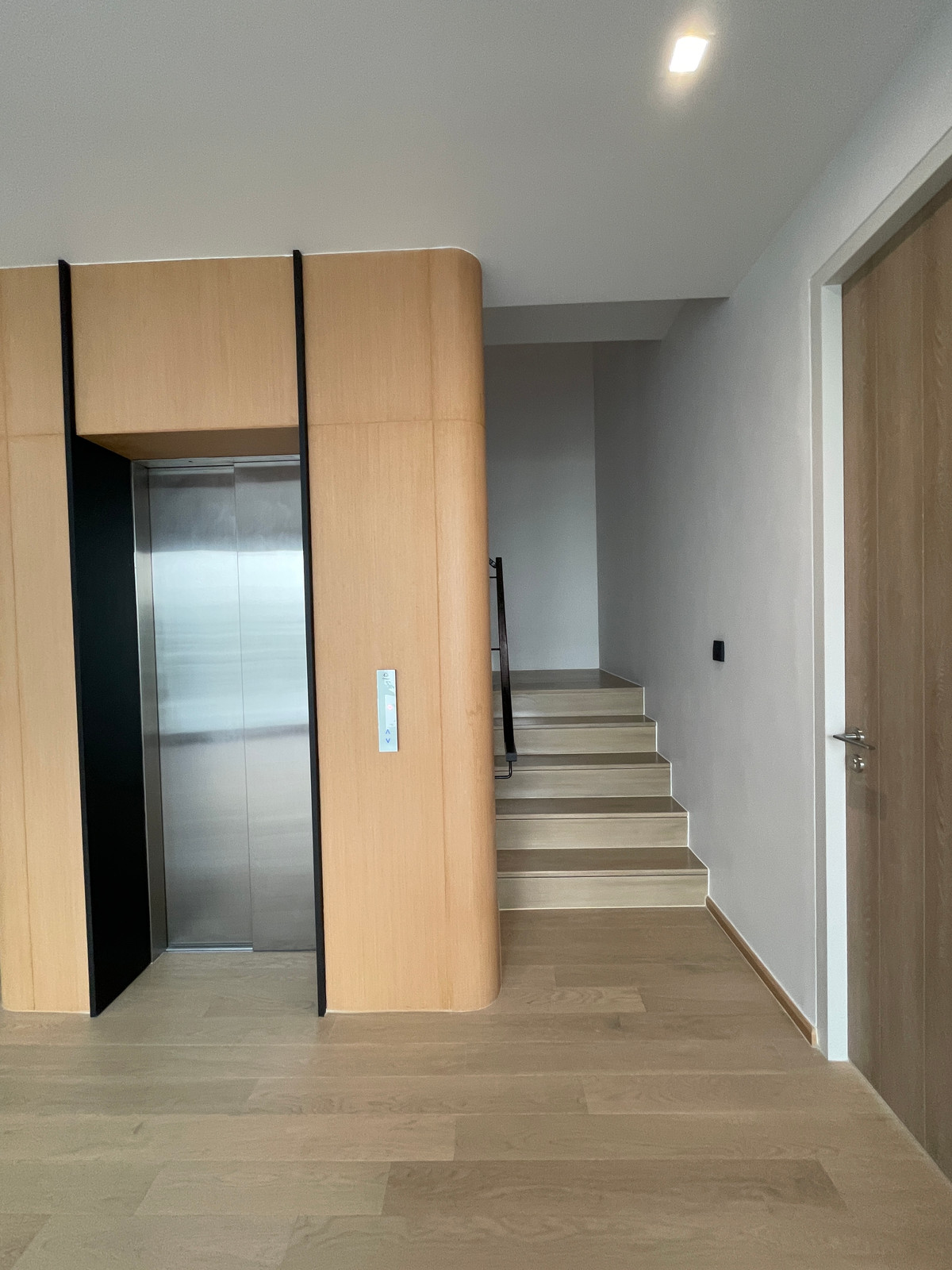 ขายบ้านเกษตร นวมินทร์ ลาดปลาเค้า : ขาย Providence Lane Kaset – Nawamin บ้านเดี่ยวหรู 3 ชั้น ลิฟต์ส่วนตัว + สระว่ายน้ำ ทำเลพรีเมียมลาดปลาเค้า 89 ฟังก์ชั่น 4 ห้องนอน | 5 ห้องน้ำ | 4 ที่จอดรถ บ้านเดี่ยว Luxury ระดับ Rare Item ทำเลศักยภาพ เกษตร–นวมินทร์ ใกล้ทางด่วน รถไฟฟ้า 2 สาย 