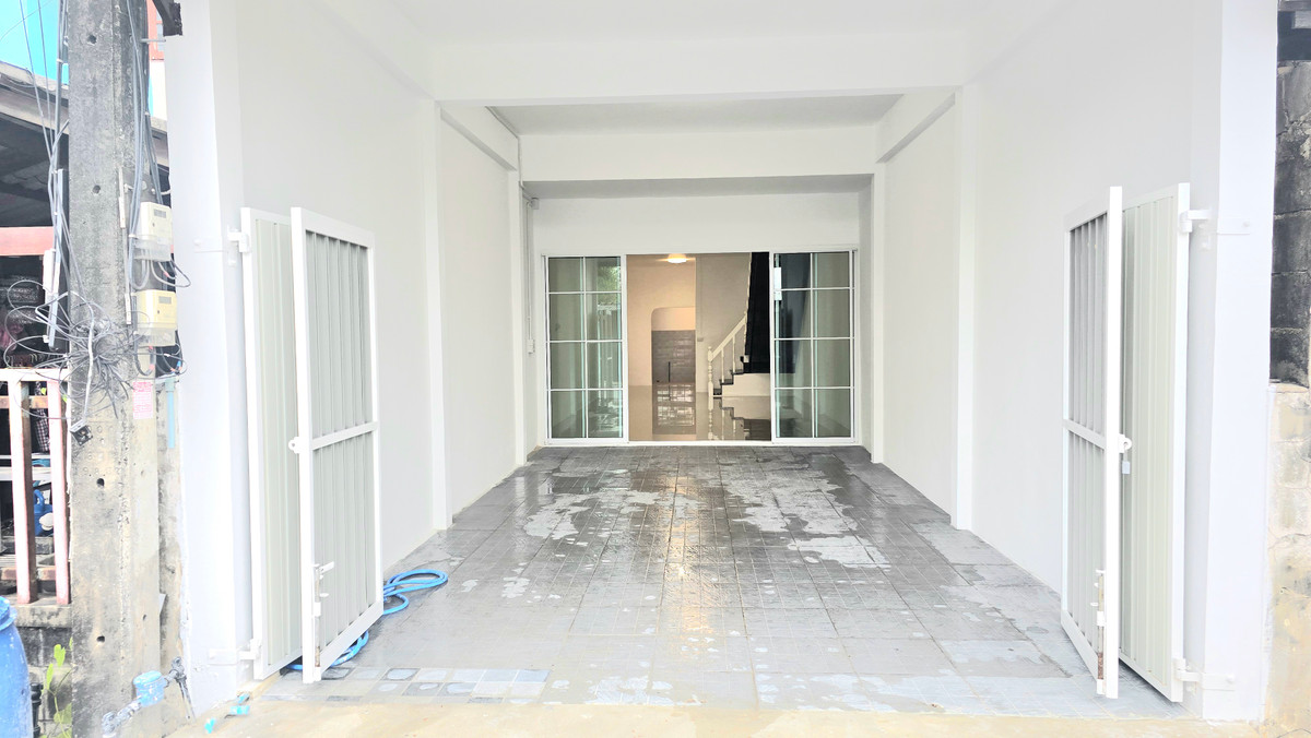 Townhouse for sale, 3 bedrooms, 2 bathrooms, 21 sq m., Rangsit, Khlong Si, Lam Luk Ka, near AC Market, installments starting at 7,xxx baht. Loading...