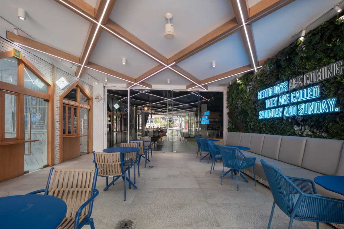 For RentRetail SpaceSukhumvit, Asoke, Thonglor : 180 sqm High Ceiling Café / Retail Space at Blue Chips Thonglor 10 – FREE Alfresco Seating & LED  Signage 