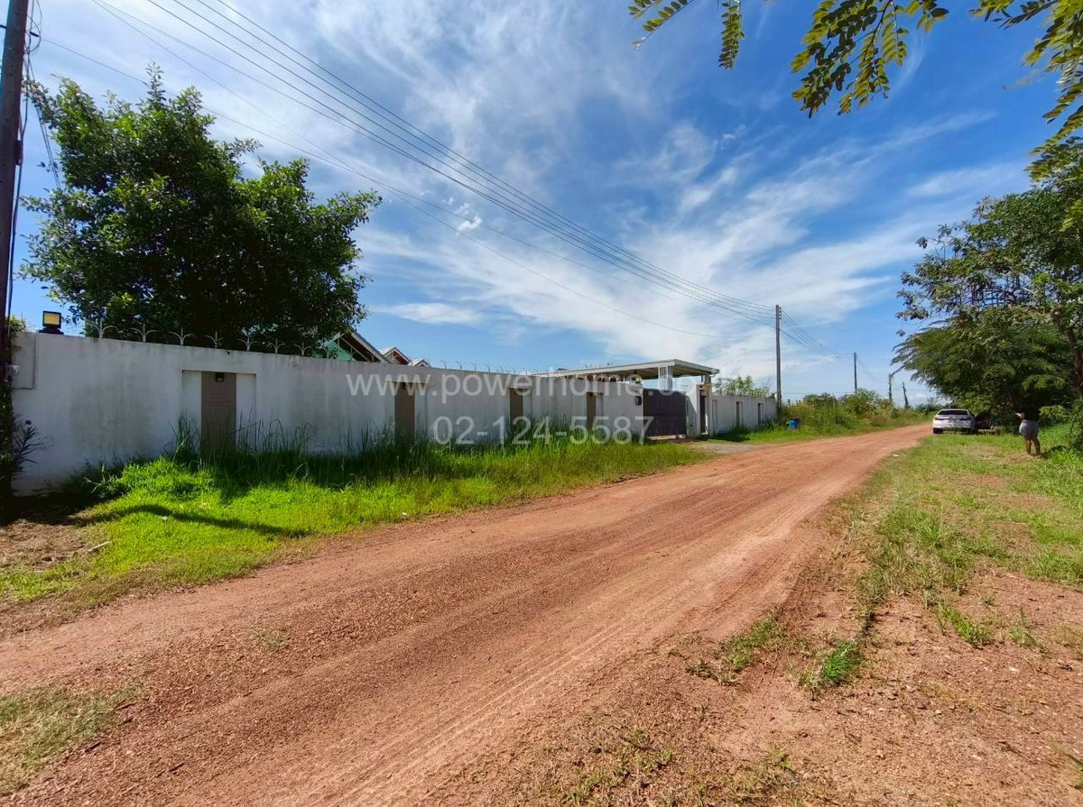 บ้านเดี่ยว 1 ชั้น พร้อมที่ดิน  ซอยโยธาธิการ ถนนสุวรรณศร ต.เกาะโพธิ์ อ.ปากพลี จ.นครนายก  Loading...