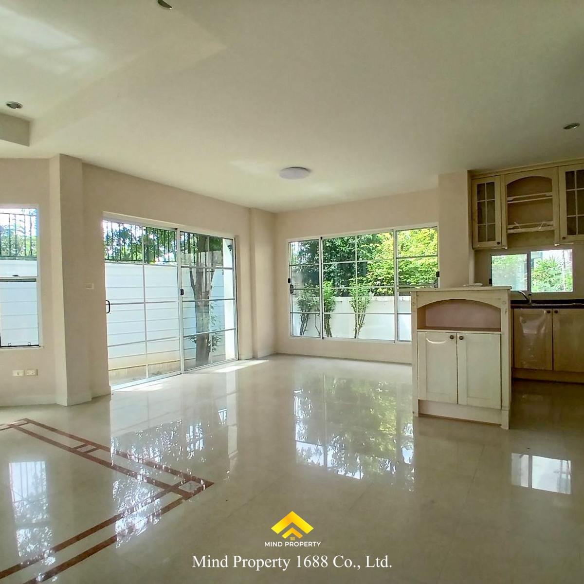 Beautiful detached house Ready to move in, Manthana Village Watcharapol 2, near Watcharapol Road 3 minutes, Ramindra-At Narong Expressway only 10 minutes. Loading...