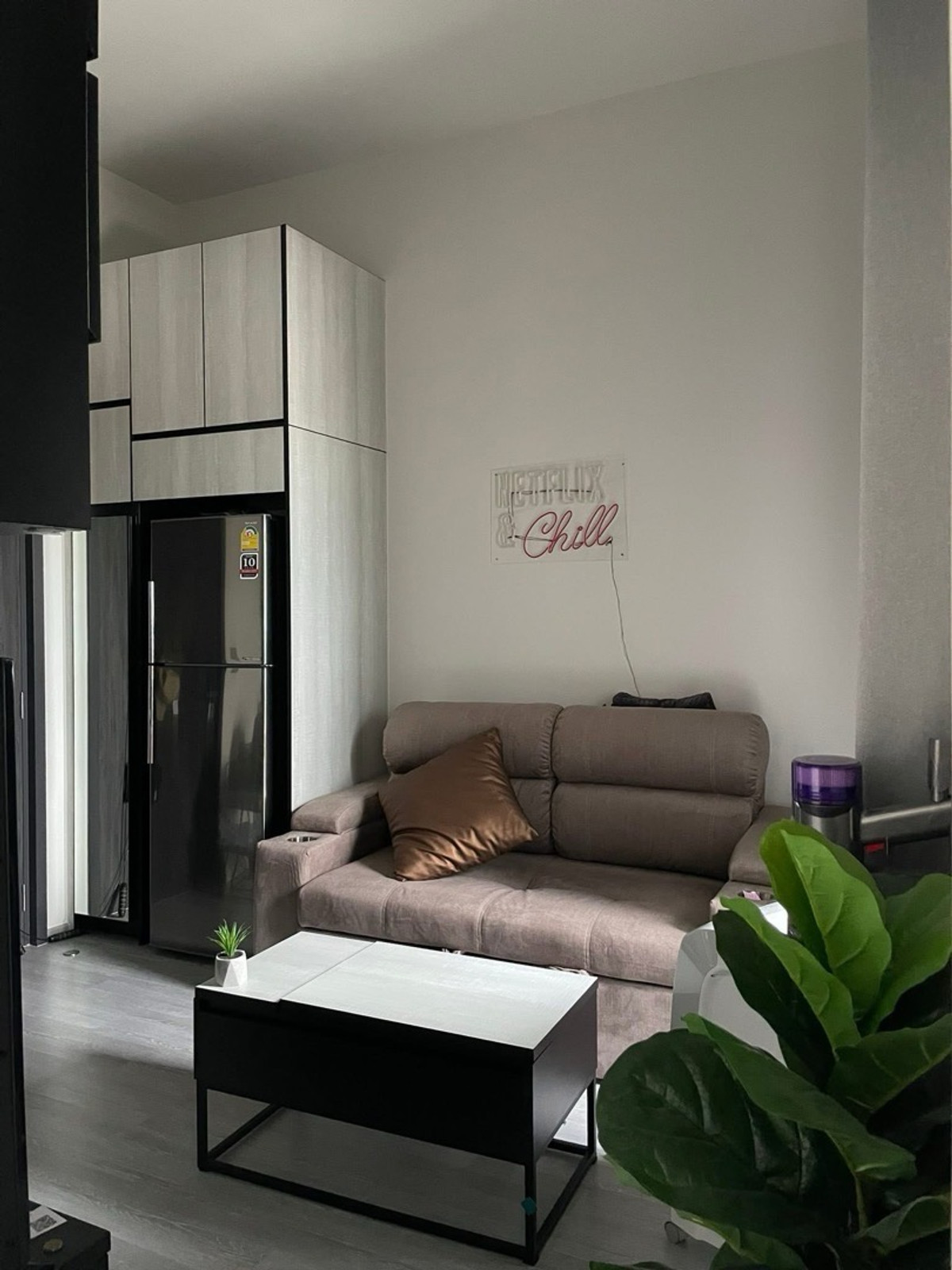For RentCondoOnnut, Udomsuk : A luxury condo located just 270 meters from BTS Punnawithi. The unit features a 3.4-meter ceiling height and is ready to move in. 