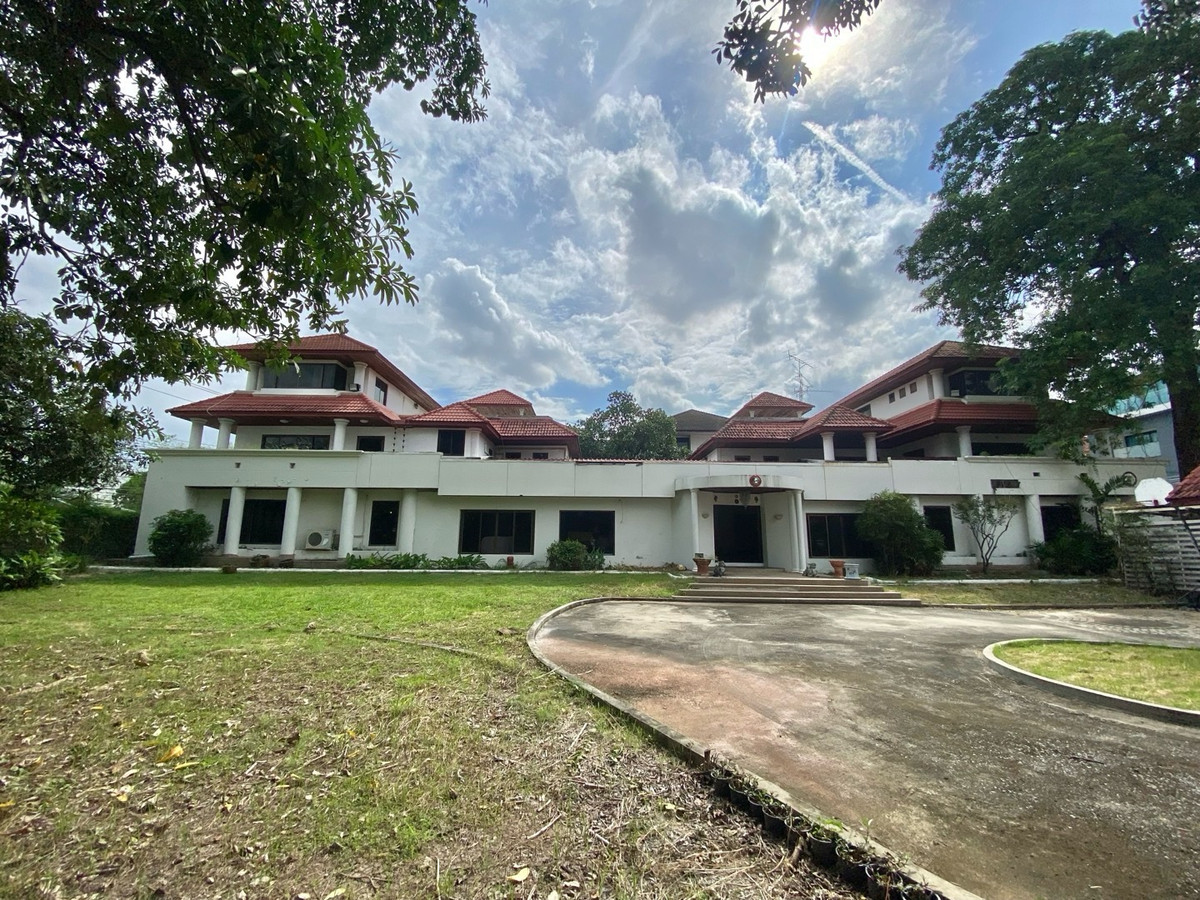 บ้านพร้อมที่ดิน ทาวน์อินทาวน์ แปลงสวย 496 ตรว. 🏡 Loading...