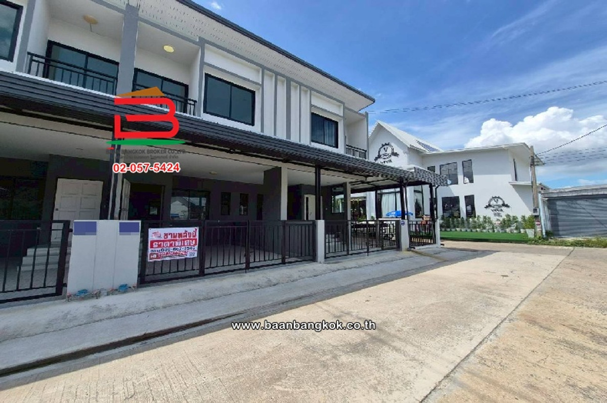 ขายทาวน์โฮมนนทบุรี บางใหญ่ บางบัวทอง : ทาวน์เฮาส์ หมู่บ้าน บ้านสวนปาริชาติ เนื้อที่ 19 ตร.ว ใกล้สถานีรถไฟฟ้าคลองบางไผ่ ตำบลเสาธงหิน อำเภอบางใหญ่ นนทบุรี
