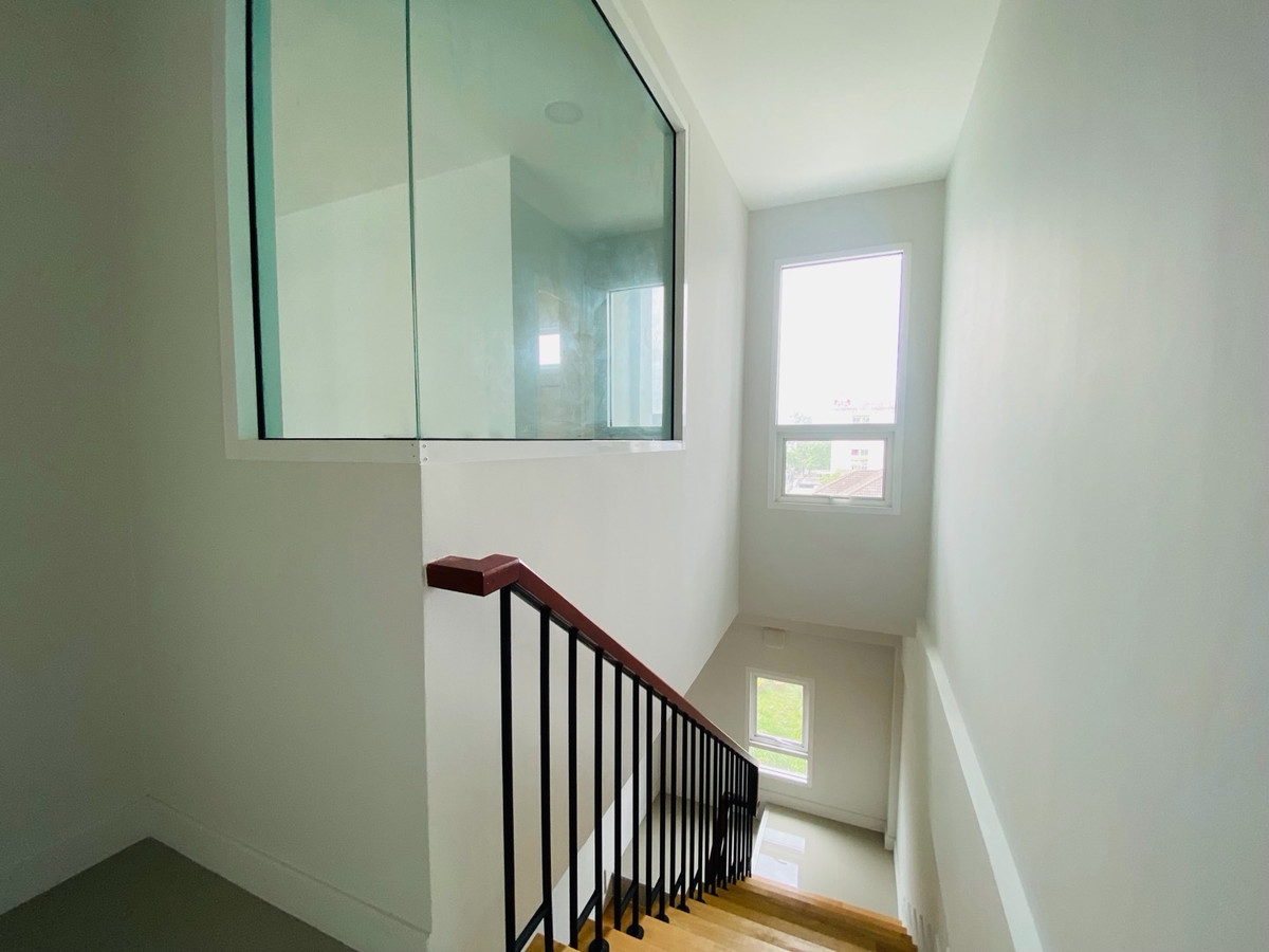 ให้เช่าทาวน์โฮมบางนา แบริ่ง ลาซาล : ซอยลาซาล24-แบริ่ง13 ให้เช่า ทาวน์โฮม 3.5 ชั้น 3จอดรถ 2ห้องนอน 3ห้องน้ำ