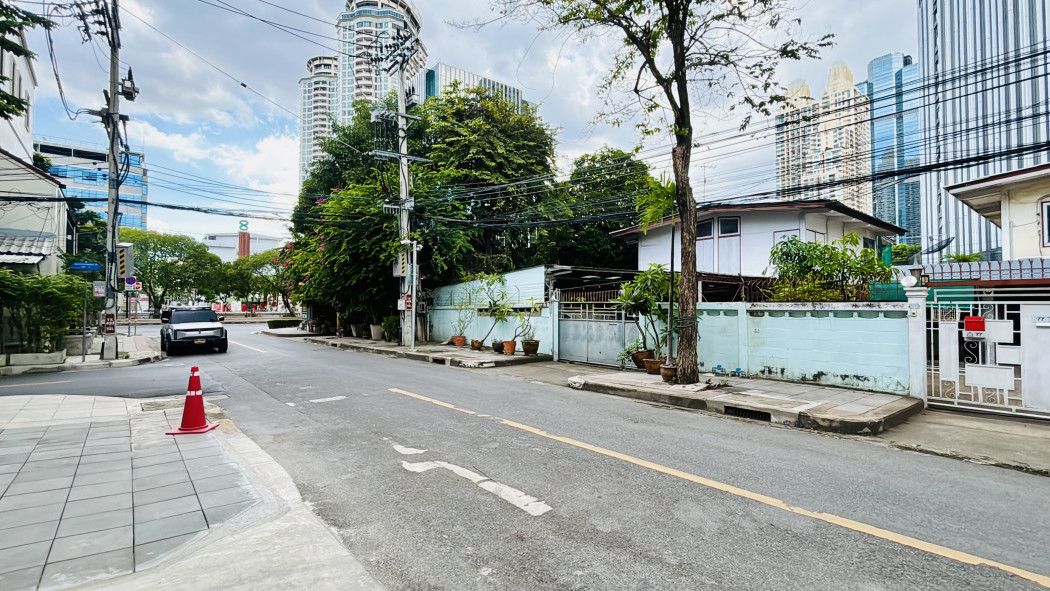 ขาย ที่ดิน สาทร นราธิวาส 15           เนื้อที่ 82 ตรว Loading...