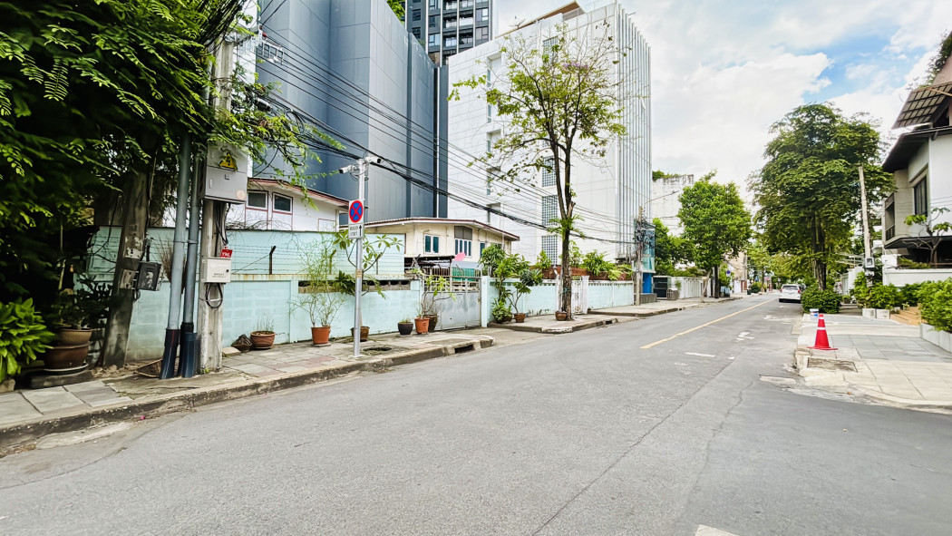 ขาย ที่ดิน สาทร นราธิวาส 15           เนื้อที่ 82 ตรว Loading...