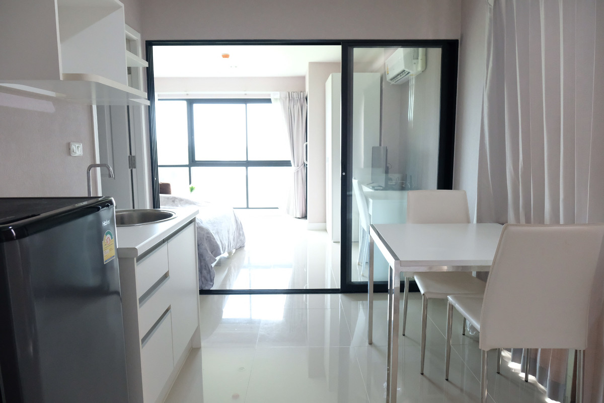 For RentCondoBangna, Bearing, Lasalle : 💥💥casa France abac, corner room, large room, 1 year contract, 8000 baht/month, 1 year contract, 31 square meters.
