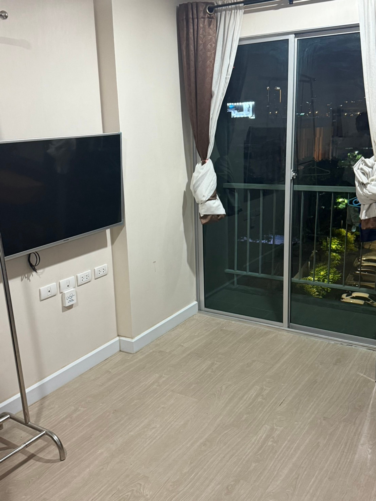 ðĨ āļāļēāļĒ ðĨāđāļĄāđāļāļĢāļĨāļąāļāļāđ āļāļŦāļĨāđāļĒāļāļīāļ - āļŠāļļāļāļāļīāļŠāļēāļĢ MetroLuxe Paholyothin - Sutthisan / 1 āļŦāđāļāļāļāļāļ POP051 Loading...