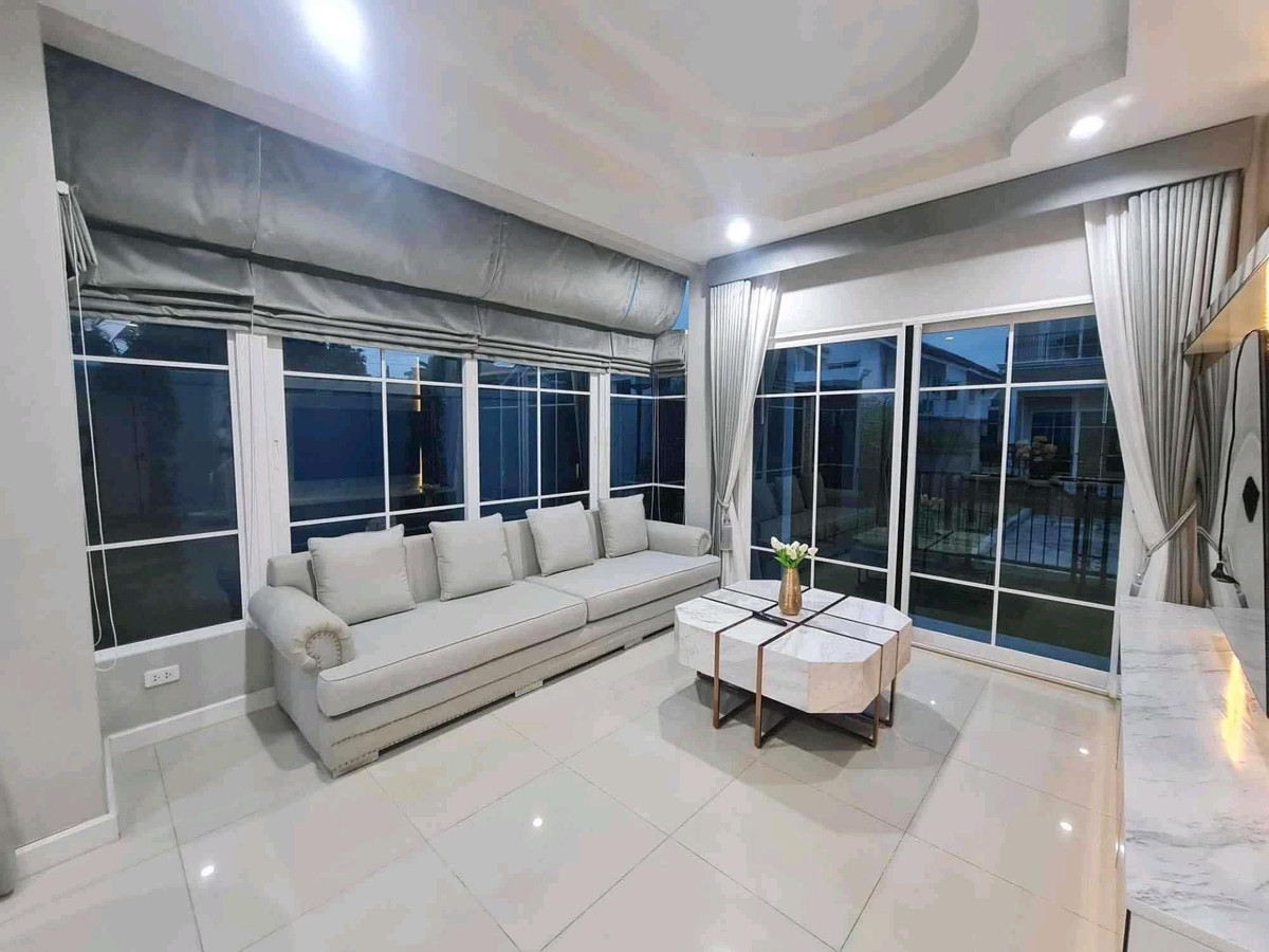 บ้านหรูบิวท์อินครบ โครงการแกรนดิโอ รามอินทรา–วงแหวน | ให้เช่า 80,000 บาท/เดือน | พร้อมอยู่ทันที Loading...