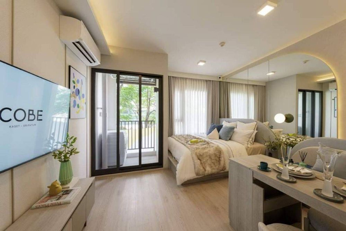 Sale DownCondoKasetsart, Ratchayothin : Condo down payment for sale COBE Kaset-Sripatum, 18th floor, open view, good location, next to Phahon Yothin Road, near BTS Bang Bua, only 0 meters.
