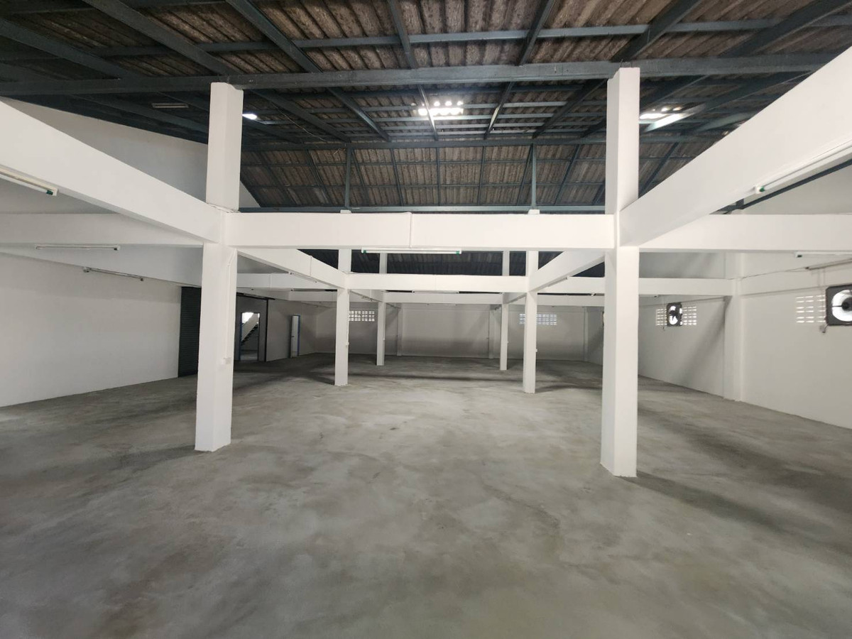 For RentWarehouseKaset Nawamin,Ladplakao : Cheaper than the market, warehouse 50-60 baht per square meter, size 800 square meters. The Cheapest in Nawamin22-28 MRT Bangkapi 2.2km. The Mall Bangkapi 2.5km. Mansion or warehouse 2Storeys 5bed 4bath  on half a rai 202sqwa.KhlongKum BuengKum MRT LatPhr