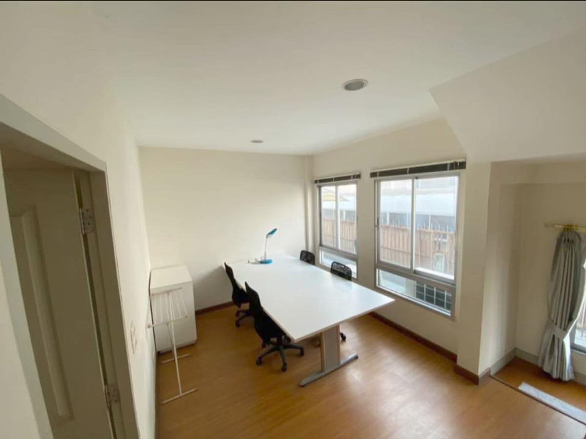 For SaleTownhomePattanakan, Srinakarin : Baan Klang Muang Baan Klang Muang Urbanion Rama 9 - Wongwaen / 3 Bedrooms (SALE WITH TENANT) BZD021