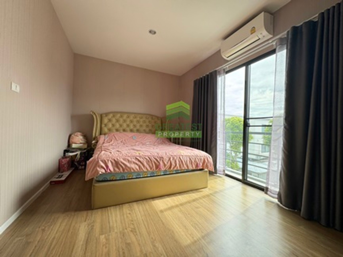 3-story townhome for sale, Baan Klang Muang, Ramintra, Watcharapol, area 26.80 sq m, fully renovated, beautiful, ready to move in, near the expressway. Loading...