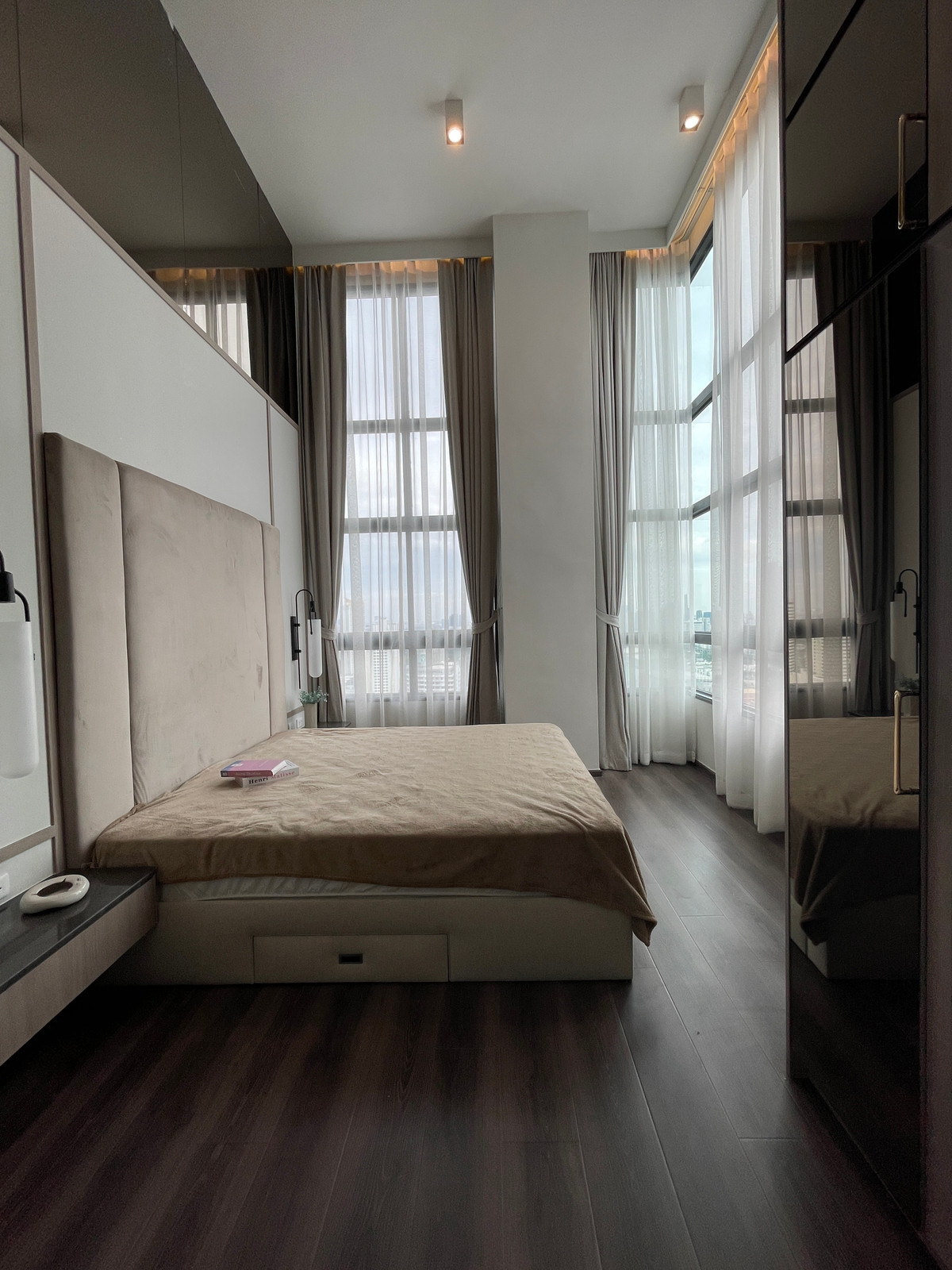 ขายคอนโดพระราม 9 เพชรบุรีตัดใหม่ RCA : ขายคอนโด IDEO พระราม 9 – อโศก | ห้องสวยชั้นสูง ราคาโปรสุดคุ้ม ใกล้ MRT พระราม 9 ฟังก์ชั่น 2 Bedroom Hybrid พร้อมเฟอร์ครบ เข้าอยู่ได้ทันที