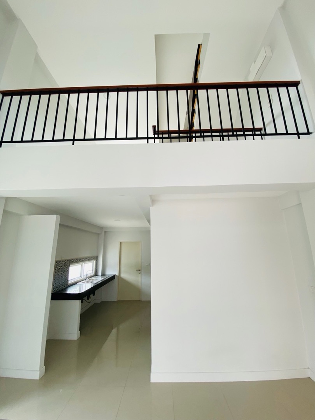 ให้เช่าทาวน์โฮมบางนา แบริ่ง ลาซาล : ซอยลาซาล24-แบริ่ง13 ให้เช่า ทาวน์โฮม 3.5 ชั้น 3จอดรถ 2ห้องนอน 3ห้องน้ำ