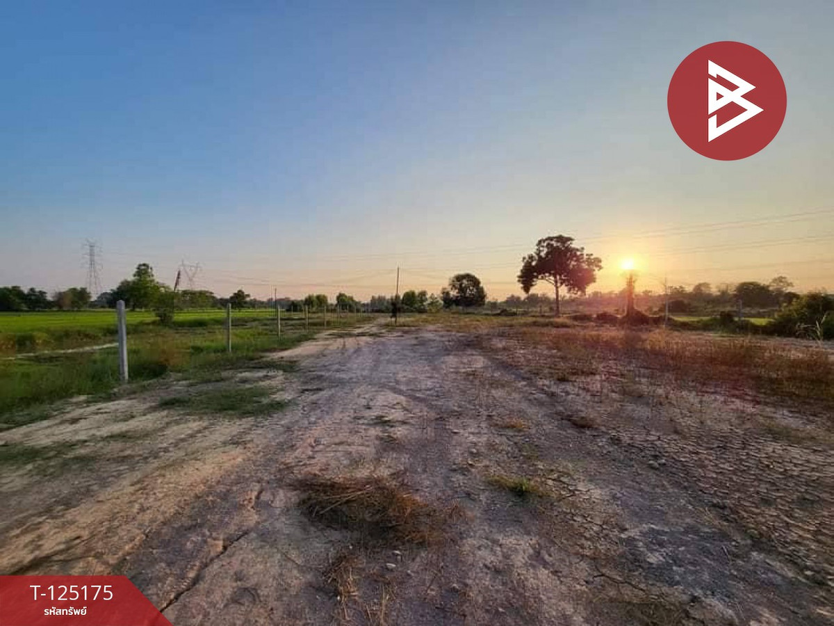 ขายที่ดินกำแพงเพชร : ขายที่ดินพร้อมโกดัง เนื้อที่ 4 ไร่ 62.8 ตร.วา ขาณุวรลักษบุรี กำแพงเพชร