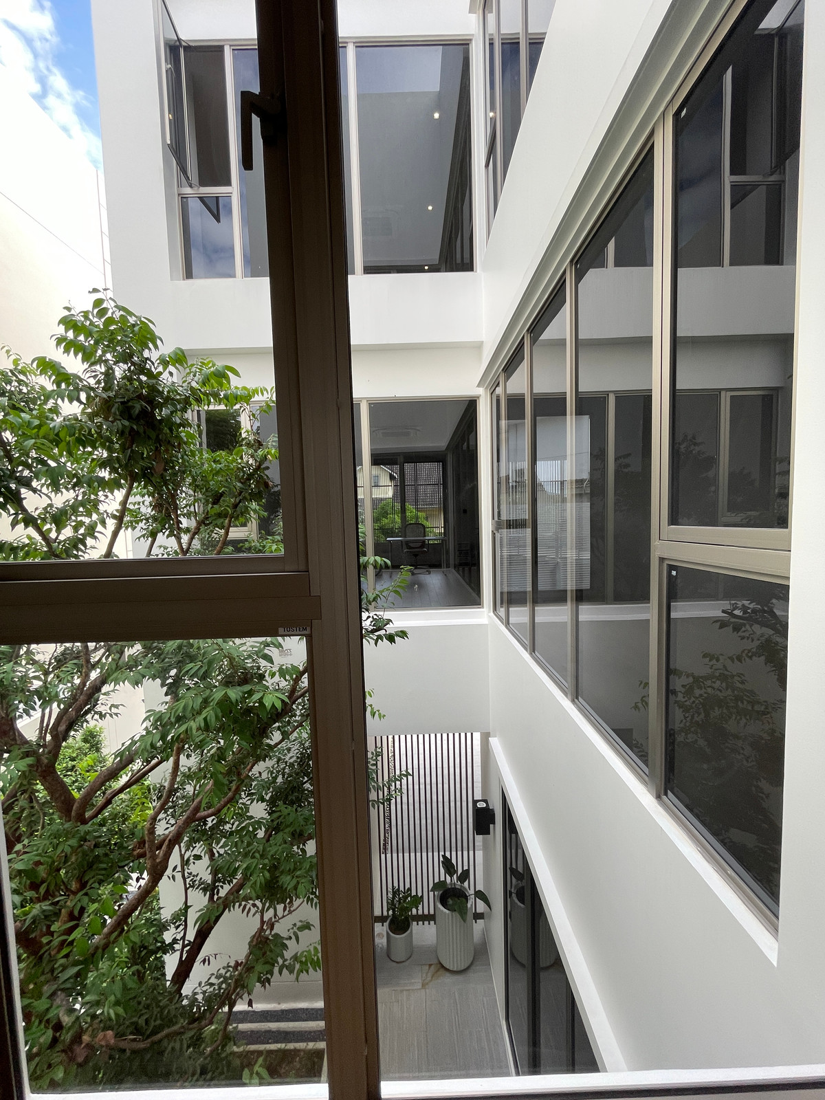 ขายบ้านเกษตร นวมินทร์ ลาดปลาเค้า : ขาย Providence Lane Kaset – Nawamin บ้านเดี่ยวหรู 3 ชั้น ลิฟต์ส่วนตัว + สระว่ายน้ำ ทำเลพรีเมียมลาดปลาเค้า 89 ฟังก์ชั่น 4 ห้องนอน | 5 ห้องน้ำ | 4 ที่จอดรถ บ้านเดี่ยว Luxury ระดับ Rare Item ทำเลศักยภาพ เกษตร–นวมินทร์ ใกล้ทางด่วน รถไฟฟ้า 2 สาย 