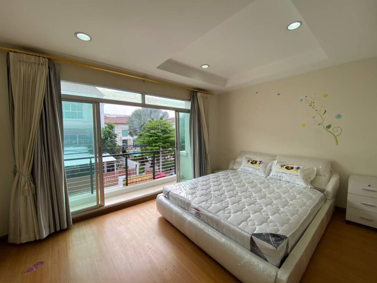 For SaleTownhomePattanakan, Srinakarin : Baan Klang Muang Baan Klang Muang Urbanion Rama 9 - Wongwaen / 3 Bedrooms (SALE WITH TENANT) BZD021